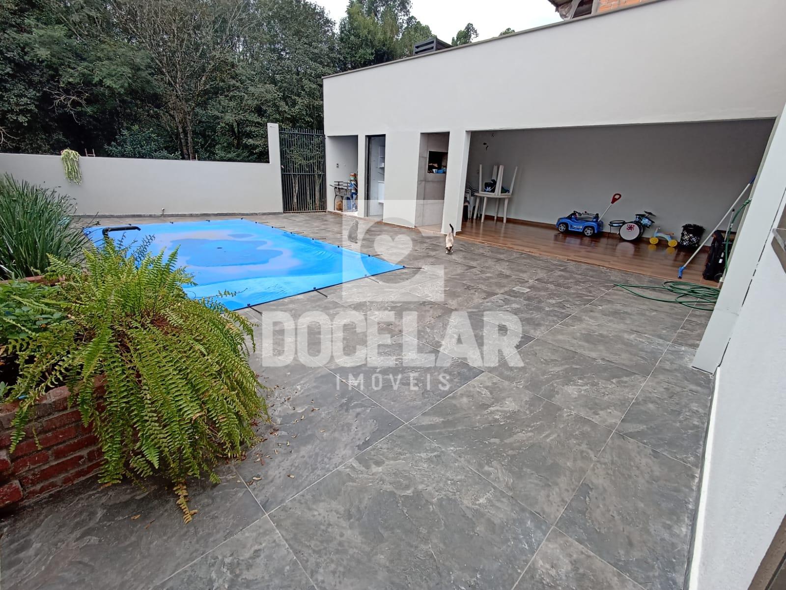 Casa com piscina à venda no Loteamento Vale do Country, DOIS V...