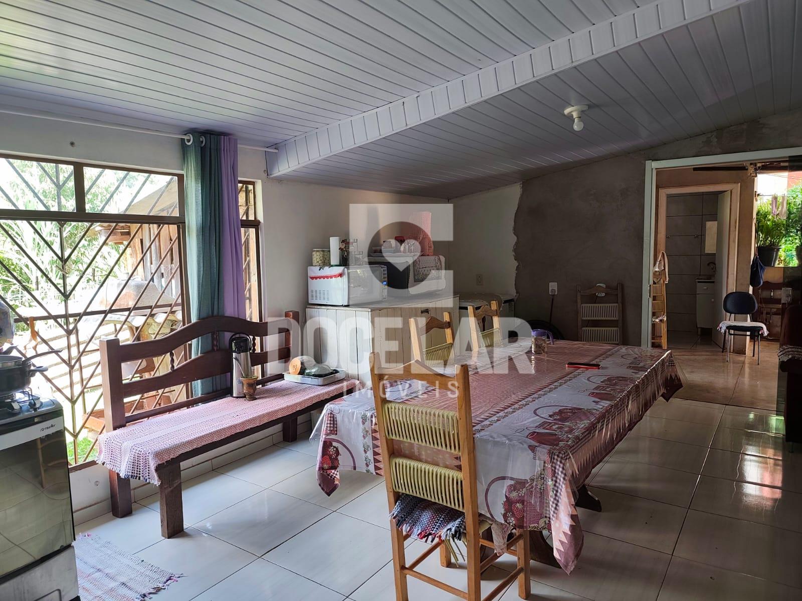 Casa à venda próxima ao Colégio Monteiro Lobato, DOIS VIZINHOS...