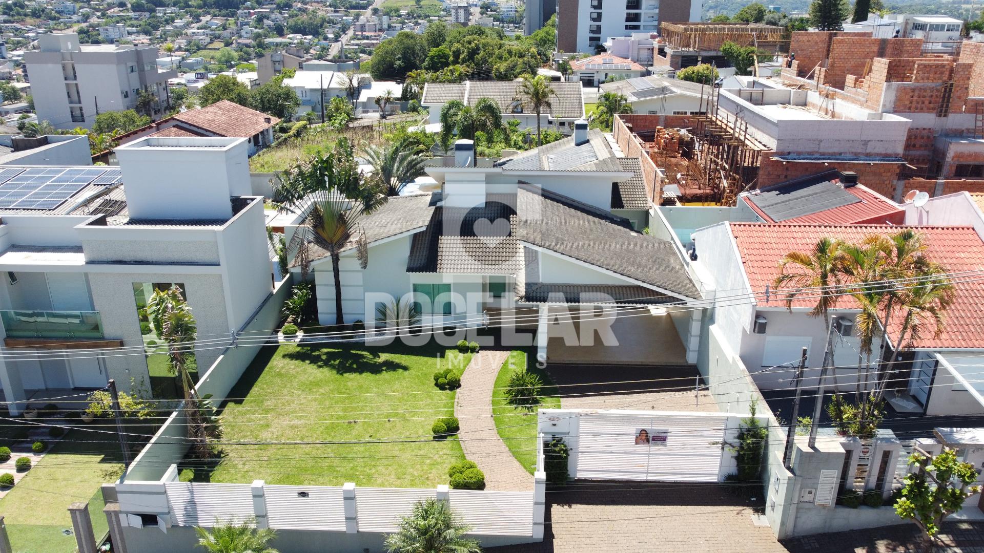 Casa de Alto Padrão Mobiliada com Piscina e Amplo Terreno, Doi...
