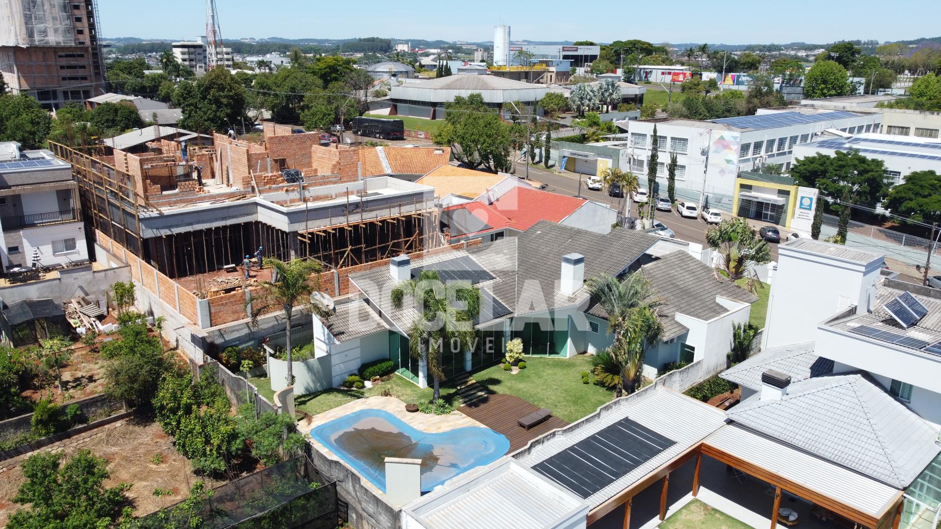 Casa de Alto Padrão Mobiliada com Piscina e Amplo Terreno, Doi...