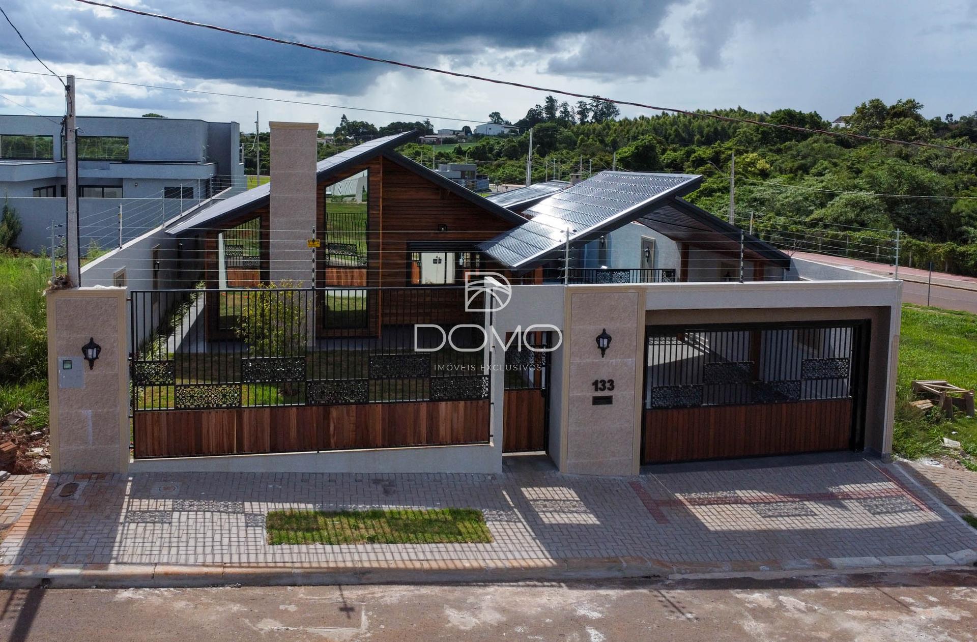 Casa à venda no Tropical 4 com piscina, lareira e estilo rústi...