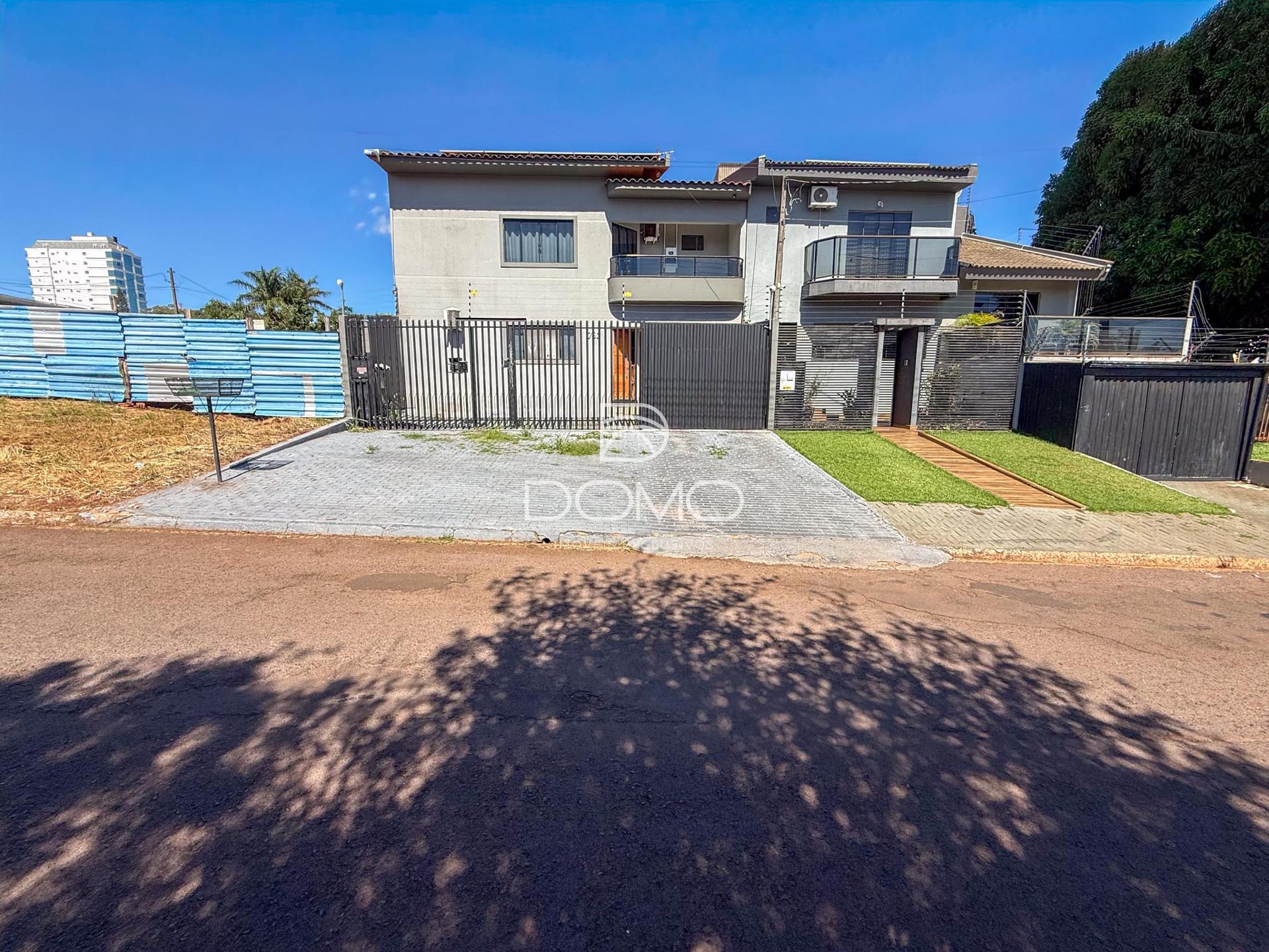 Sobrado com 4 dormitórios à venda, Country, CASCAVEL - PR