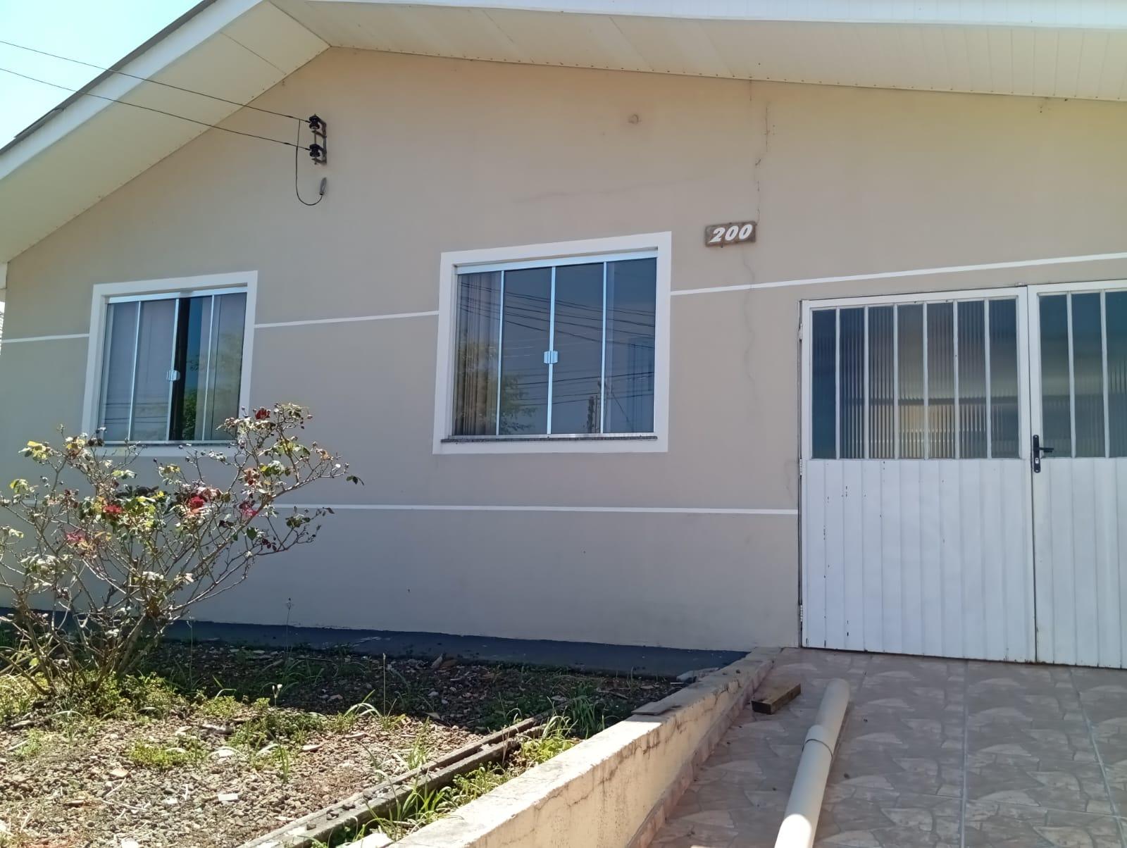 OPORTUNIDADE IMPERDIVEL  DUAS CASAS NO MESMO TERRENO NO BAIRRO...