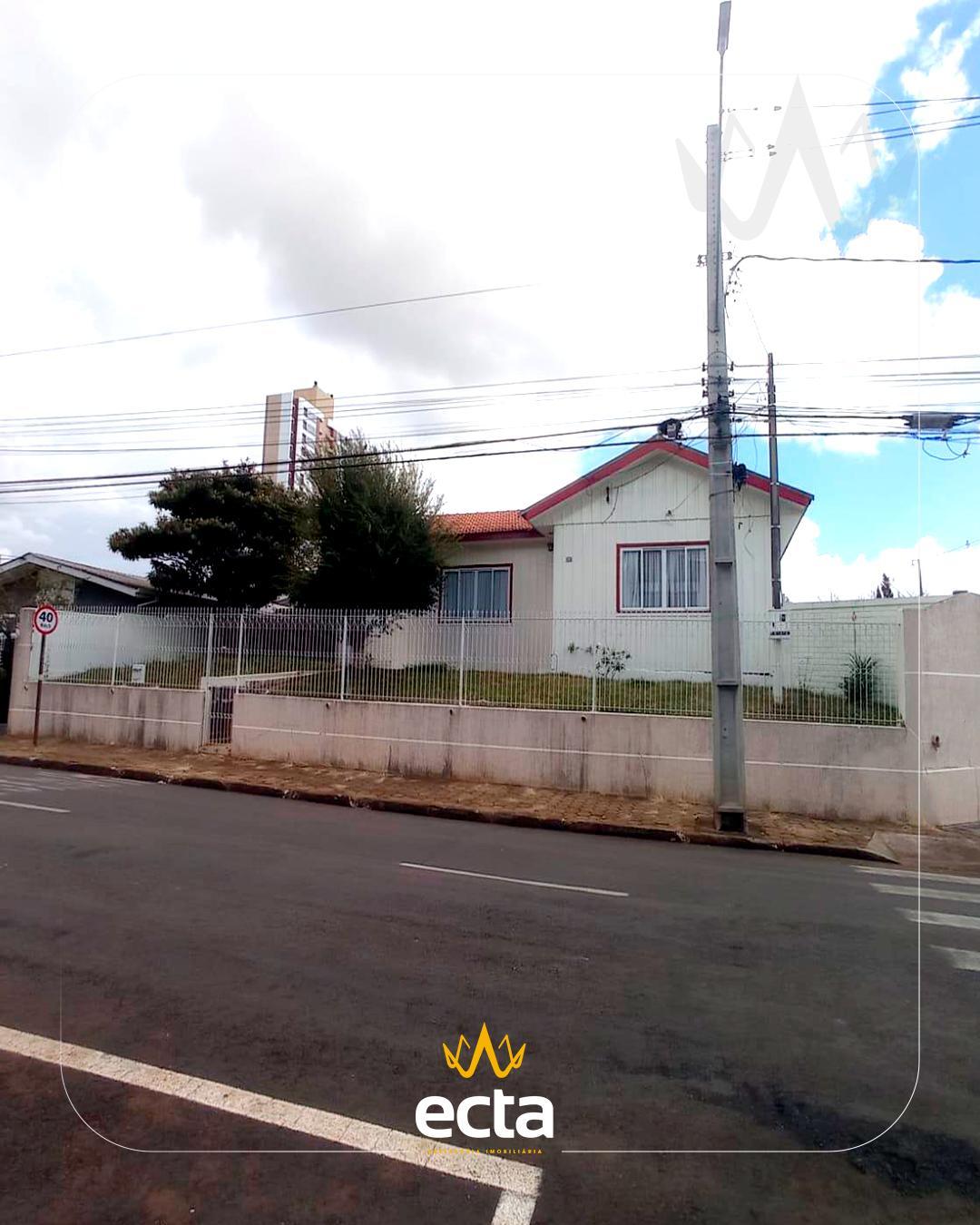Casa Ampla de Madeira no Centro de Guarapuava! OPORTUNIDADE