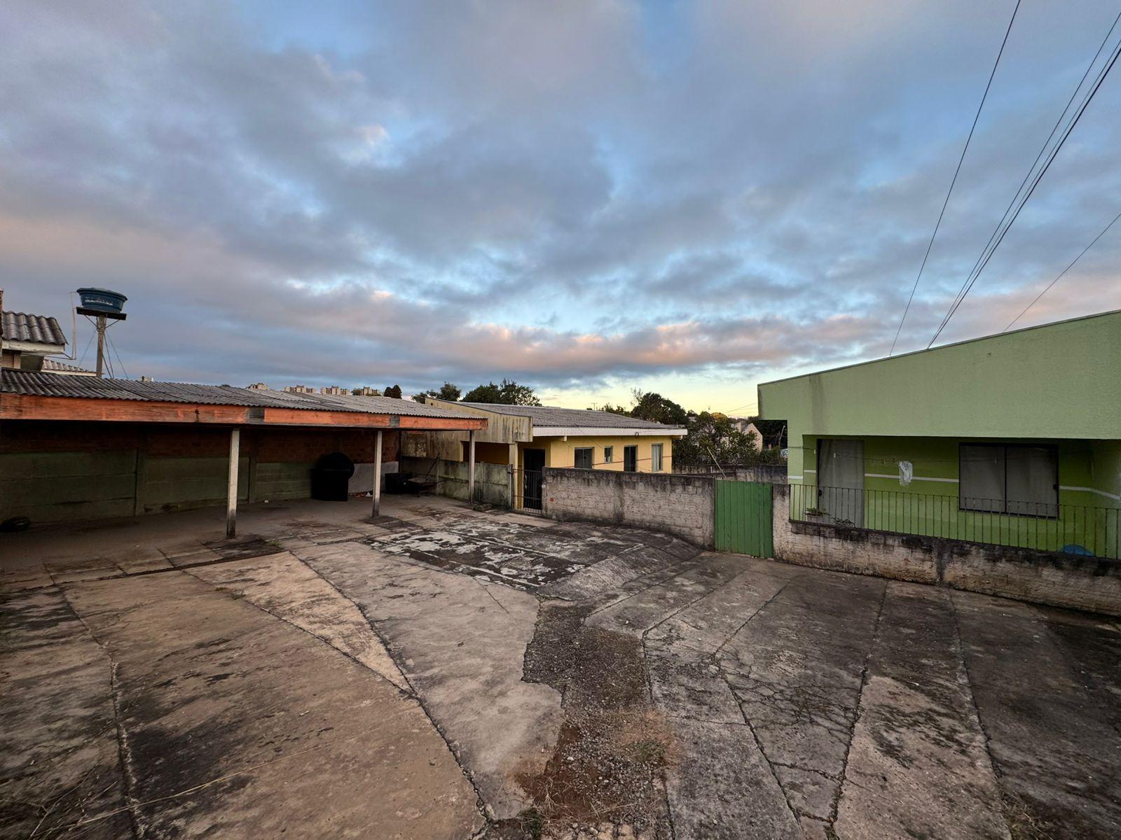 IMÓVEL COMPOSTO POR DUAS CASAS