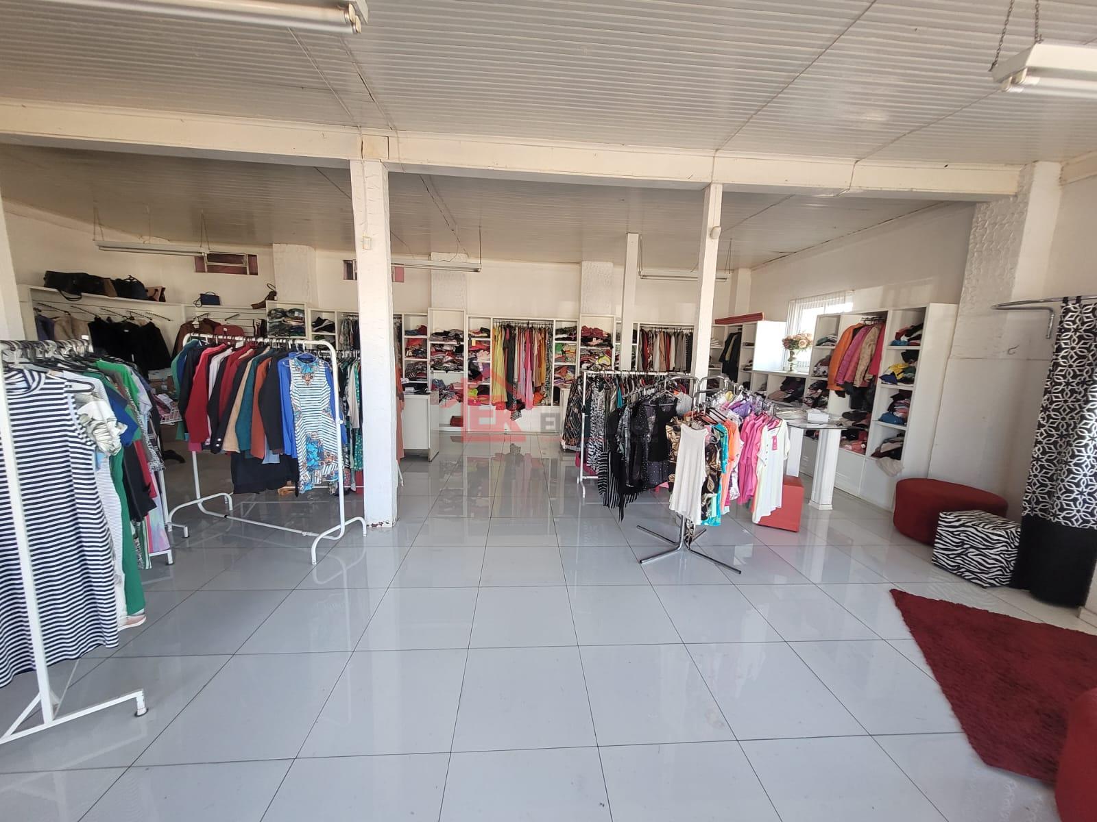 ESTOQUE COMPLETO, LOJA DE ROUPAS COM TODOS OS MÓVEIS, PODENDO ...