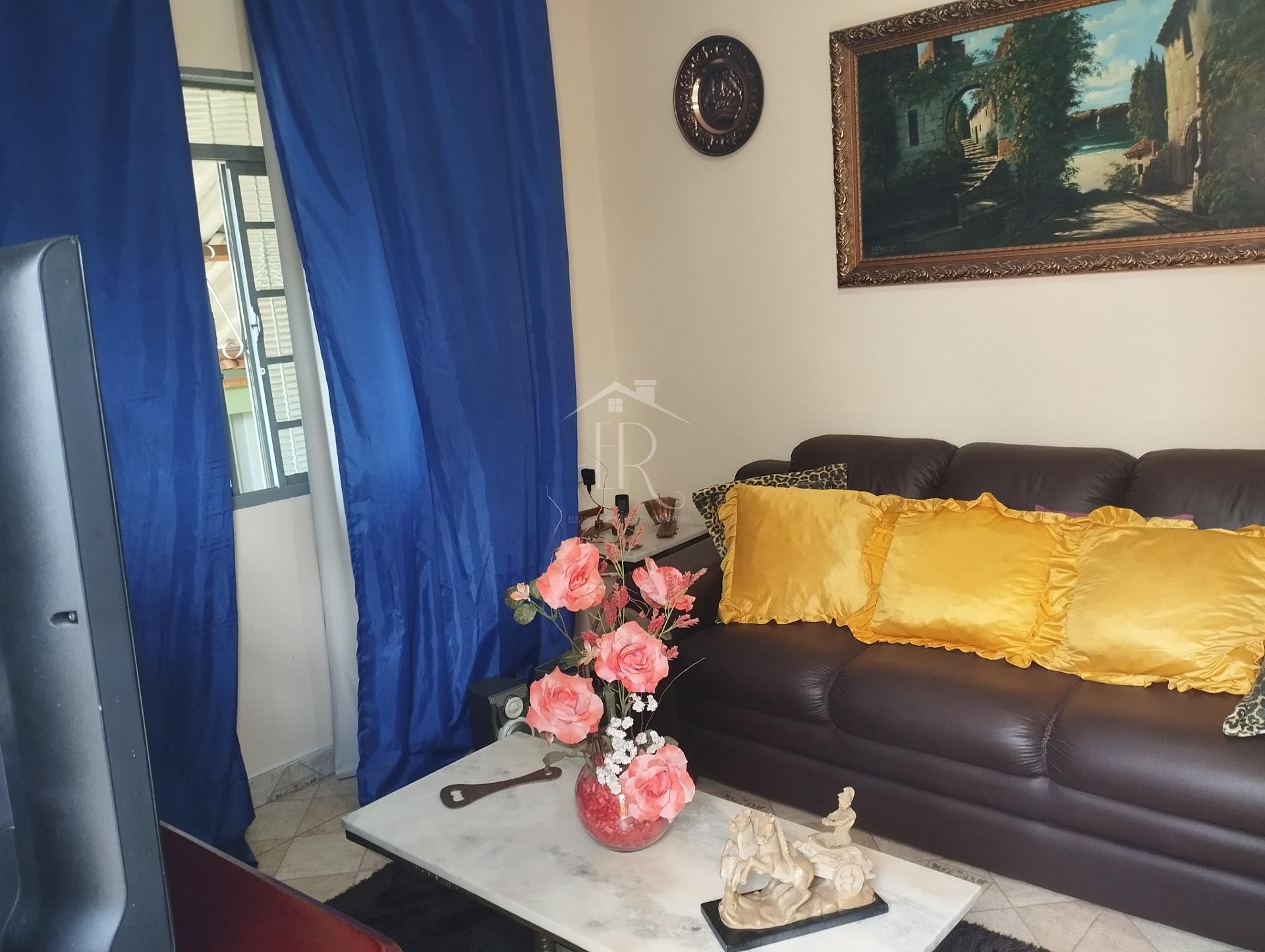Casa com edícula no bairro Jardim das Hortências.