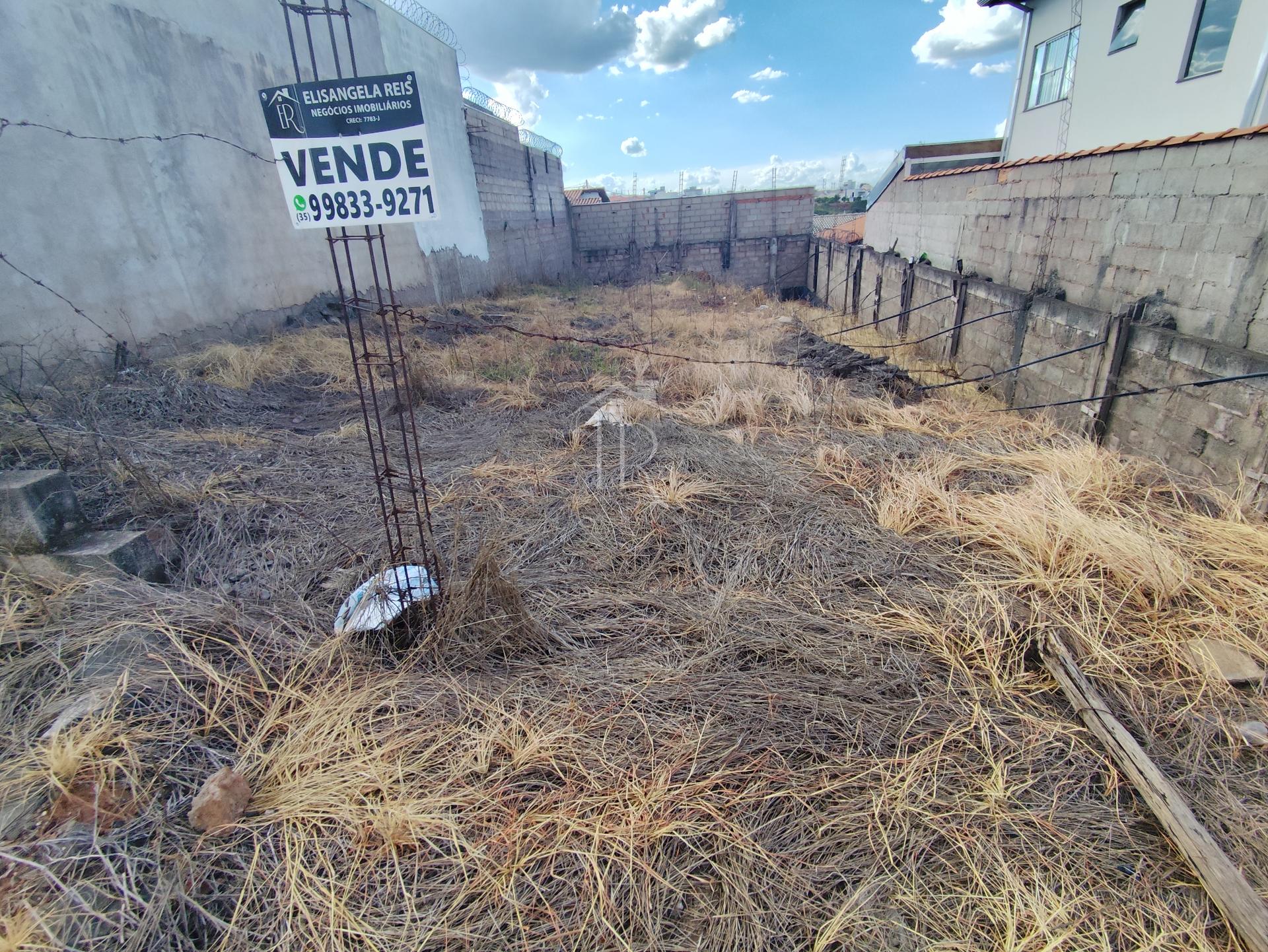 Excelente terreno com 250 M2 já com muro de Arrimo no bairro Jardim Daniela.