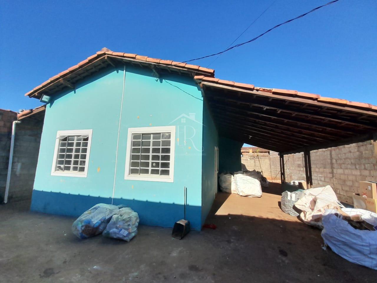 Casa à venda, com 3 quartos no bairro Santa Tereza, SAO SEBASTIAO DO PARAISO - MG