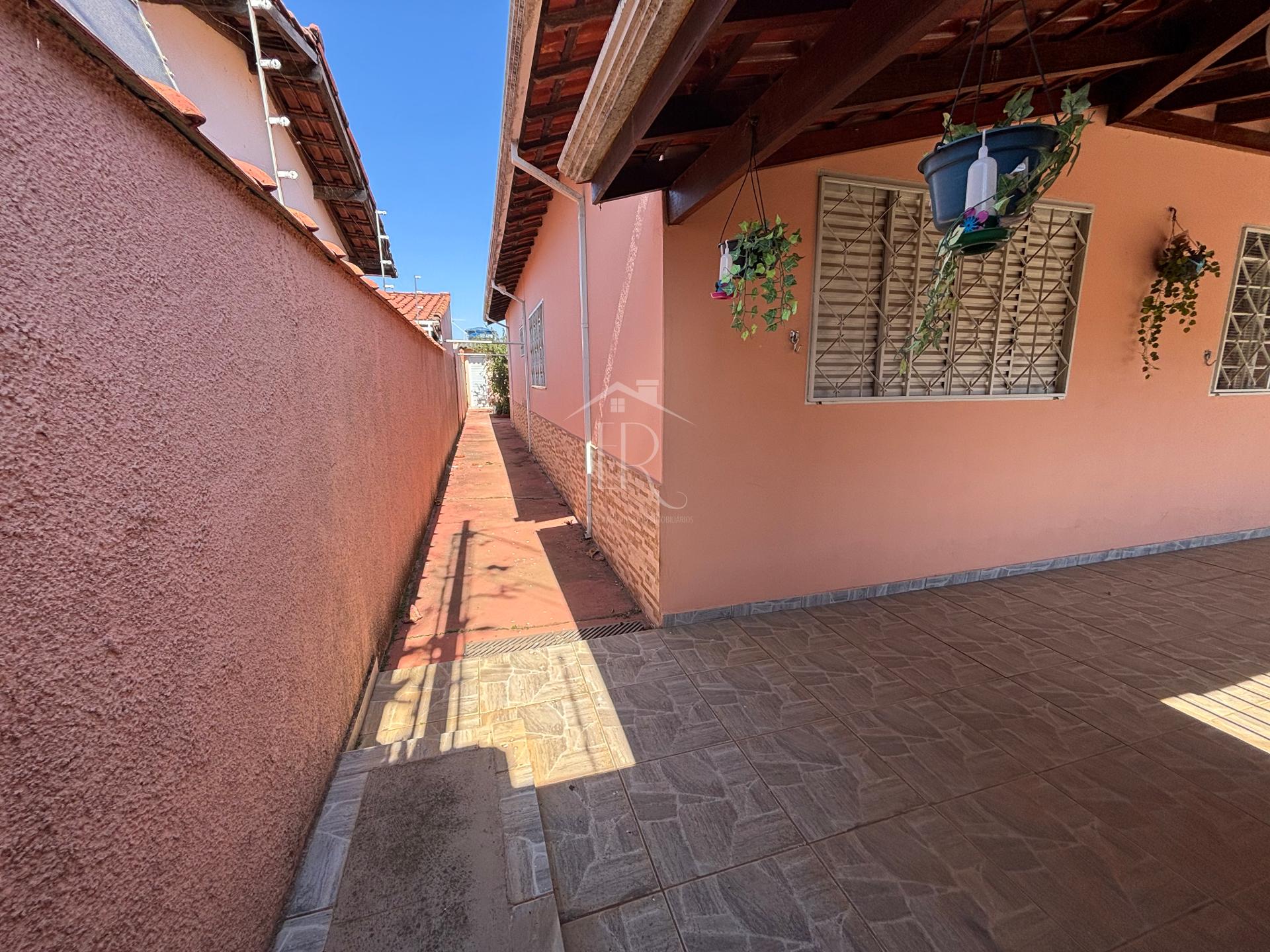 CASA AMPLA, COM QUINTAL E AREA DE CHURRASCO, JARDIM AMERICA VI, SAO SEBASTIAO DO PARAISO - MG