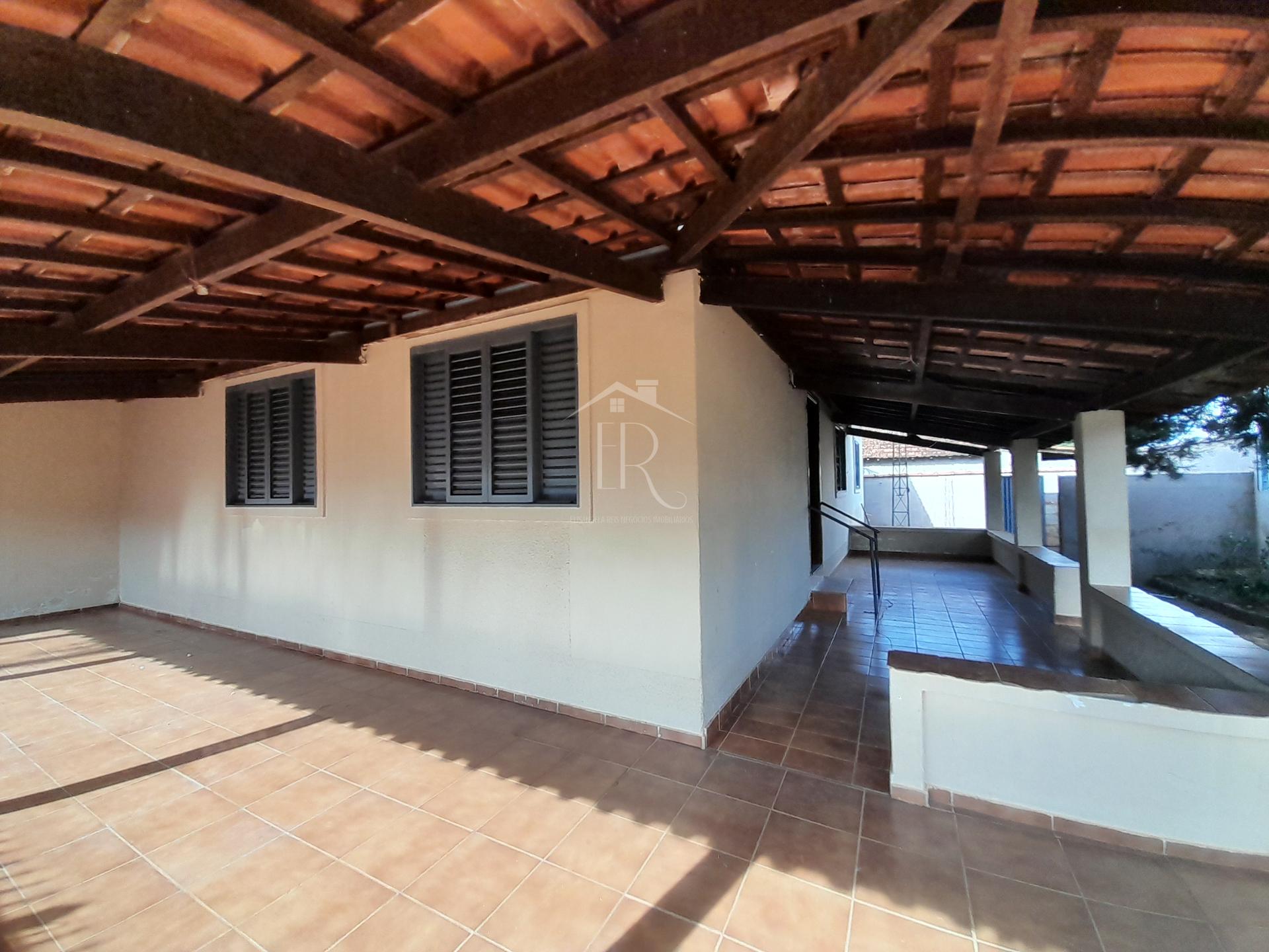 CASA A VENDA, com 300m2 de terreno, NO CENTRO DE SÃO JUDAS