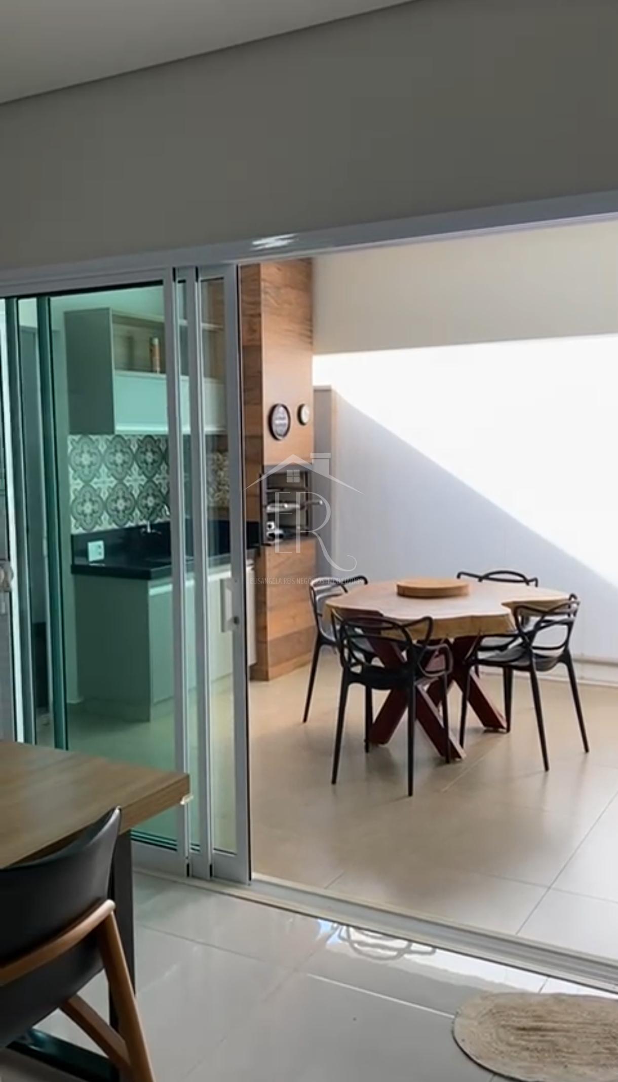 Casa à venda com terreno amplo, Bairro Cerrado, ITAMOGI - MG