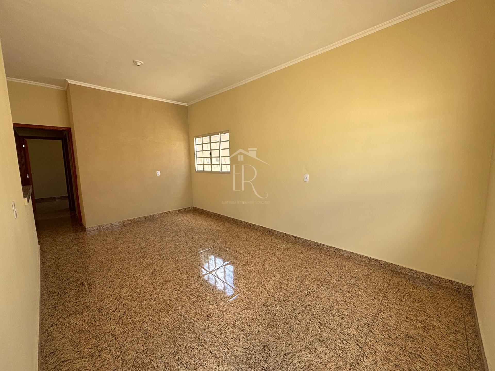 CASA À VENDA COM QUINTAL, PARQUE BELVEDERE I, SAO SEBASTIAO DO PARAISO - MG