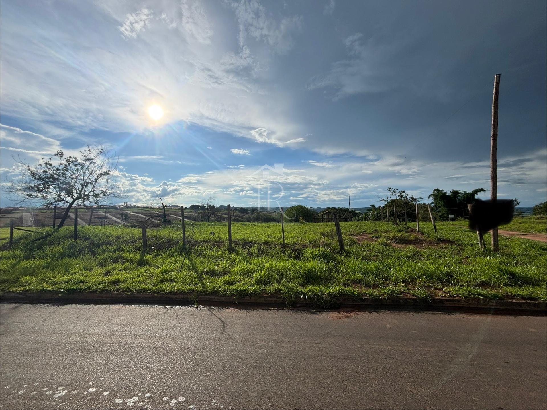 TERRENO COM 1004 m2 EM AVENIDA EM ASCENSÃO, FUNDO ALFREDO CAMPOLONGO, SAO SEBASTIAO DO PARAISO - MG
