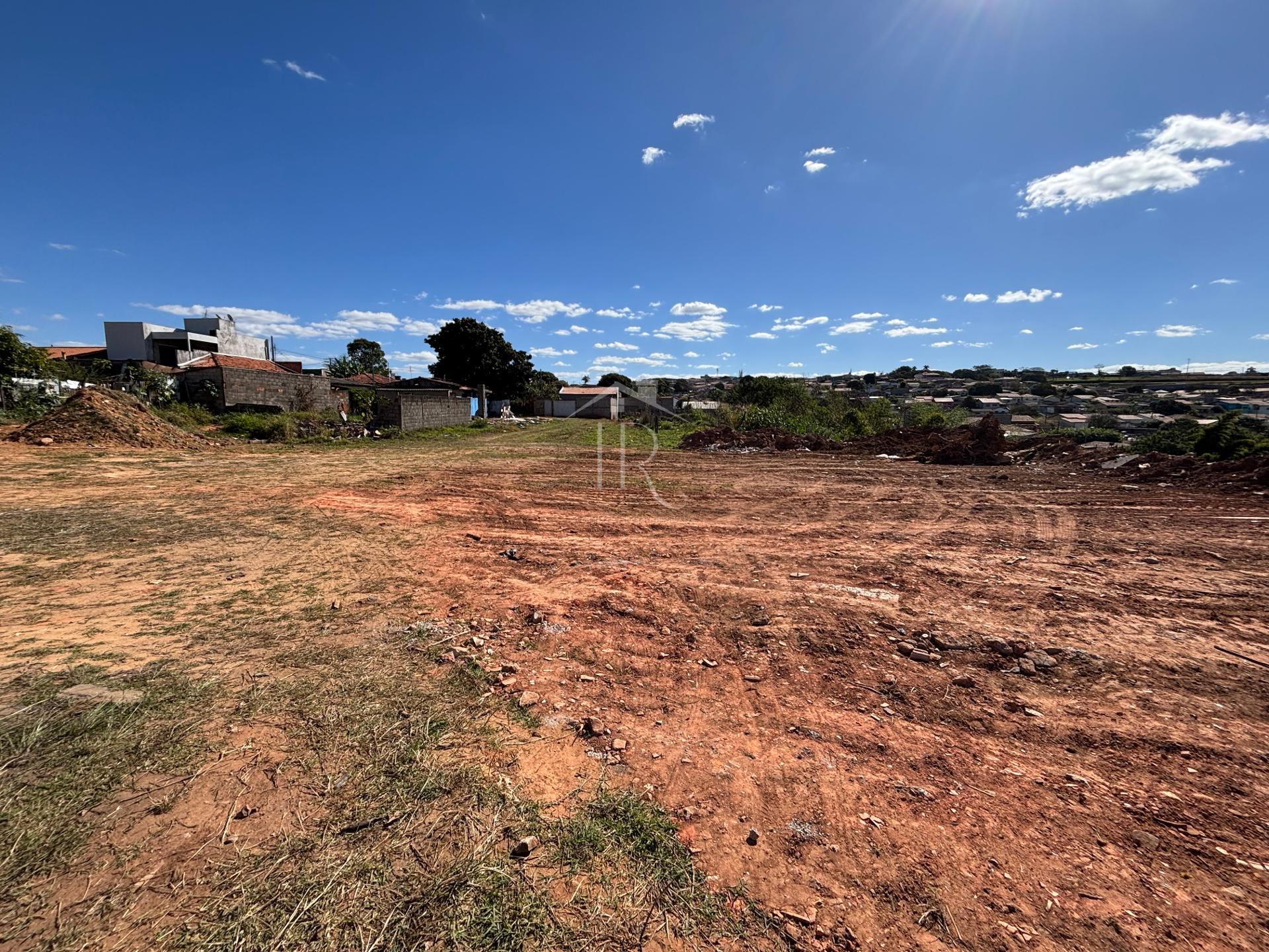 TERRENO PLANO Ã VENDA NO JARDIM ITAMARATY II, SAO SEBASTIAO DO PARAISO - MG