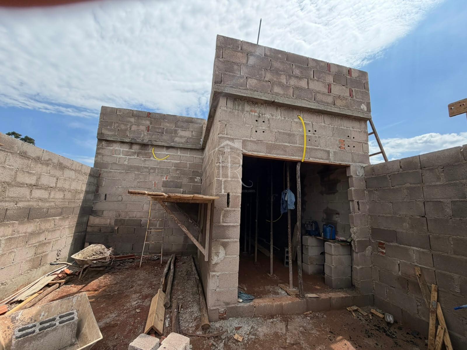 Casa em construÃ§Ã£o no Jardim Versalhes Ã³tima localizaÃ§Ã£o 290 mil