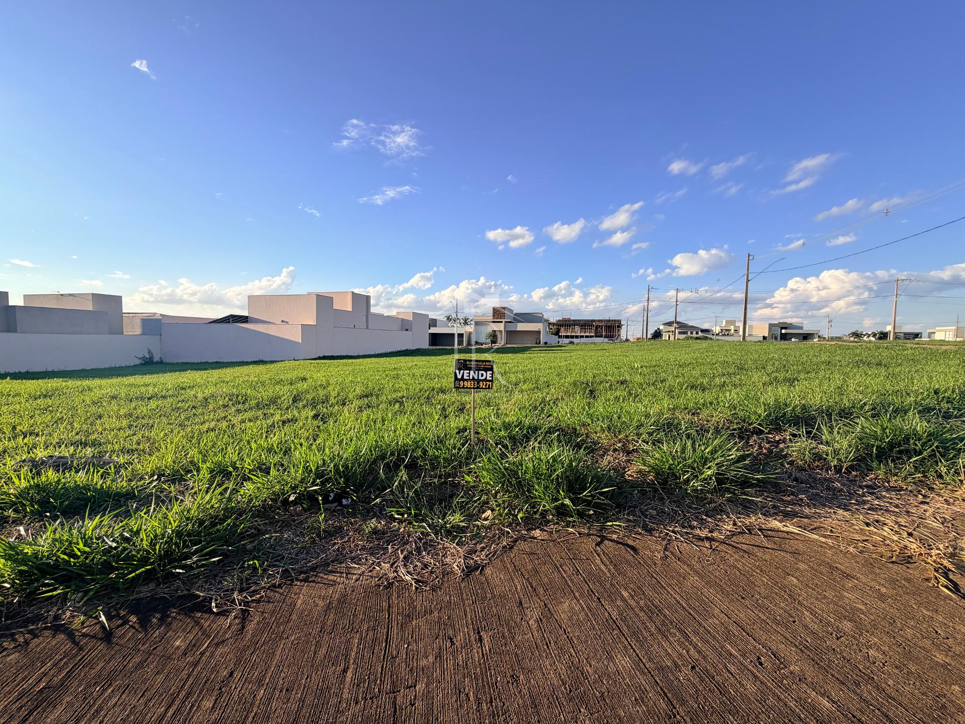 Terreno Ã  venda no CondomÃ­nio Jardins de Athenas com 715  mÂ².