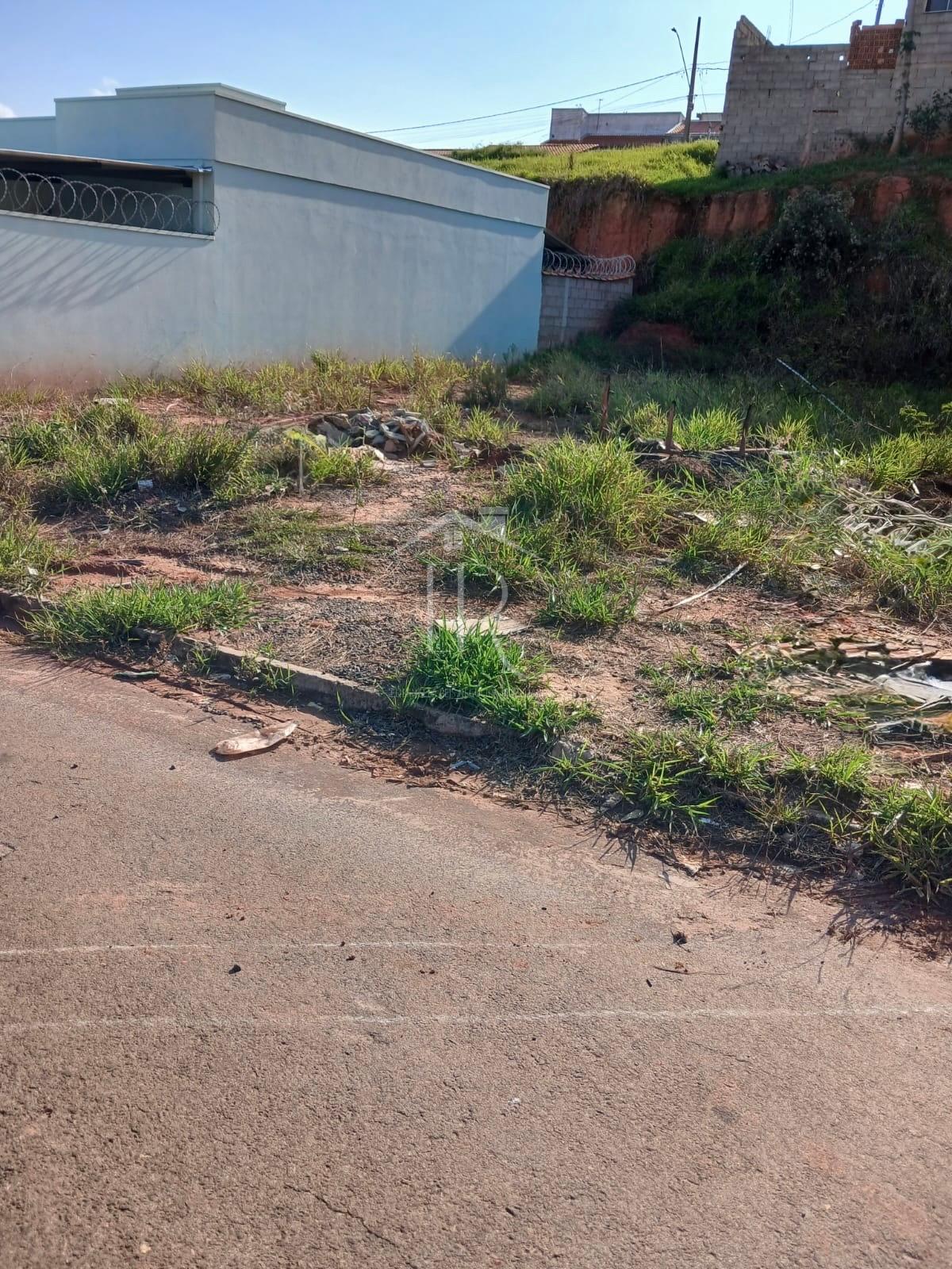 Terreno Ã  venda no Belvedere com 160 mÂ², sendo 8 metros de frente por 20 m