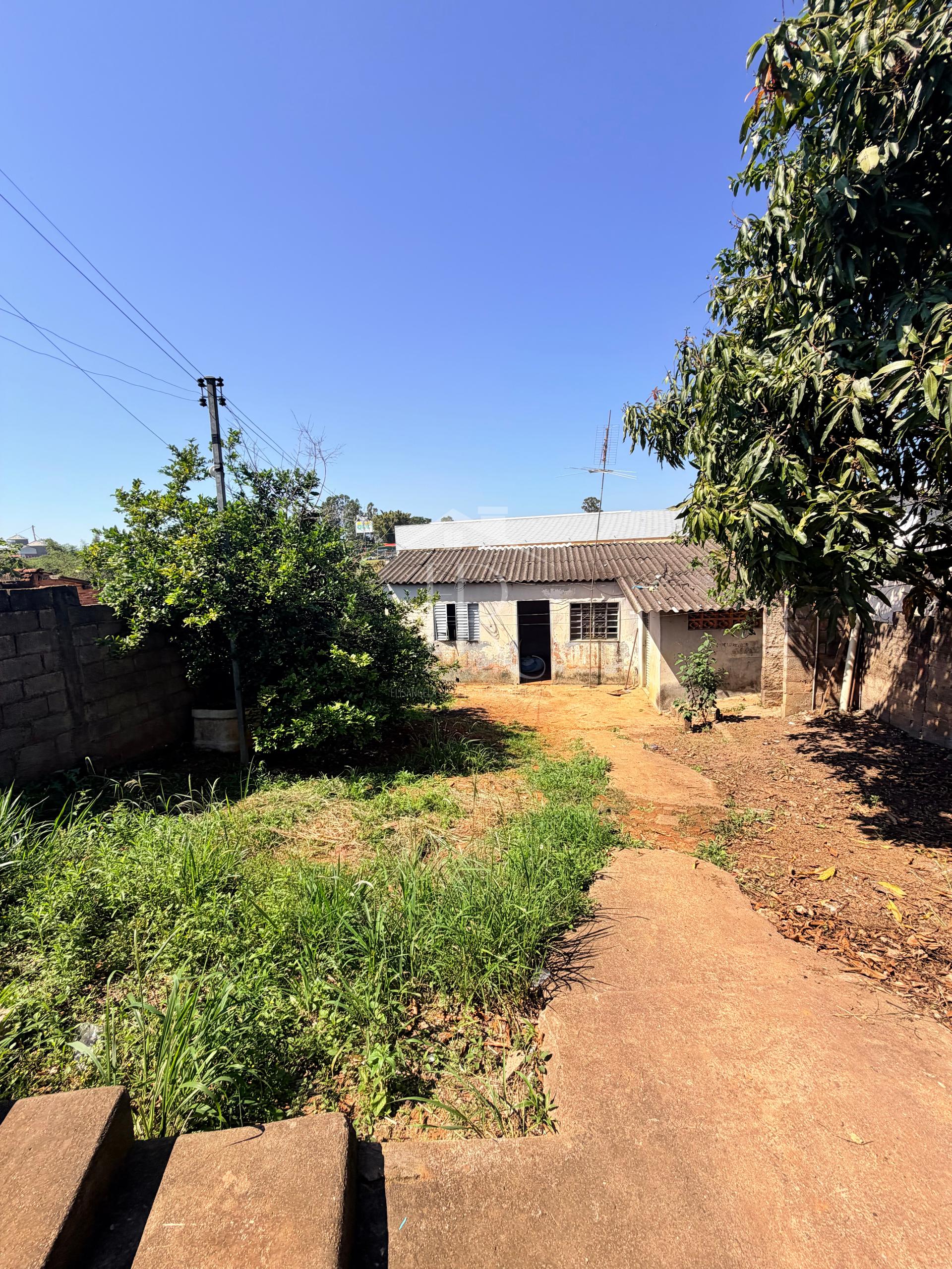 Casa Ã  venda no Bairro Muschioni II com terreno de 180 metros