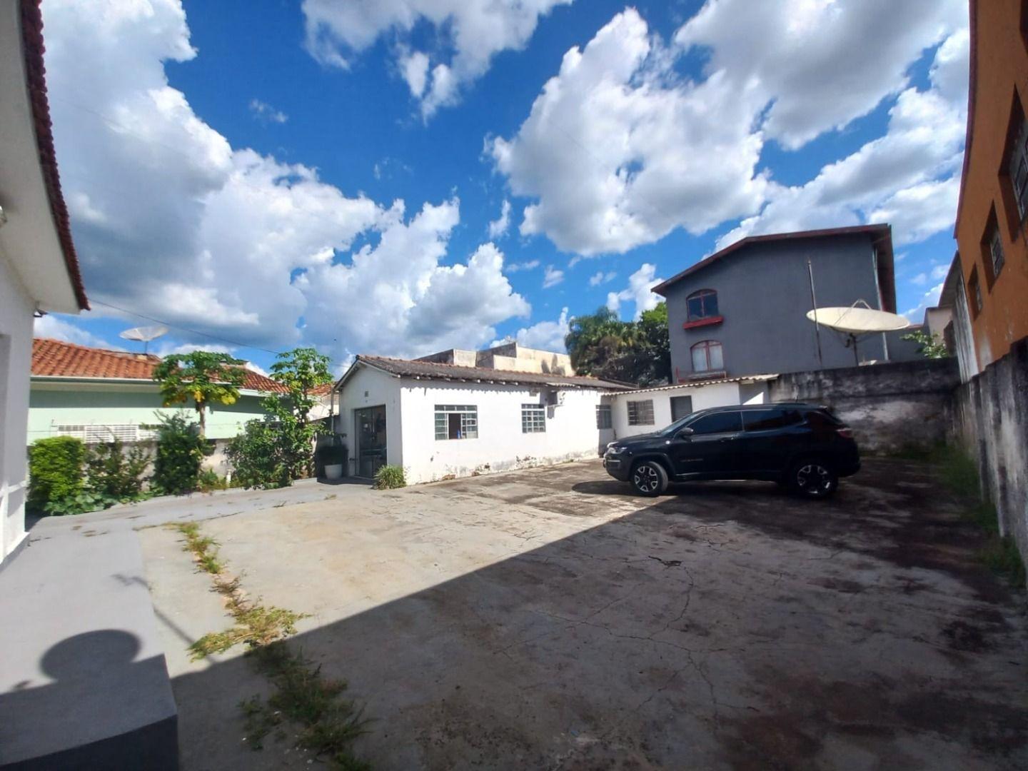 CASA COMERCIAL À VENDA COM ÓTIMA LOCALIZAÇÃO NO CENTRO DE AVAR...