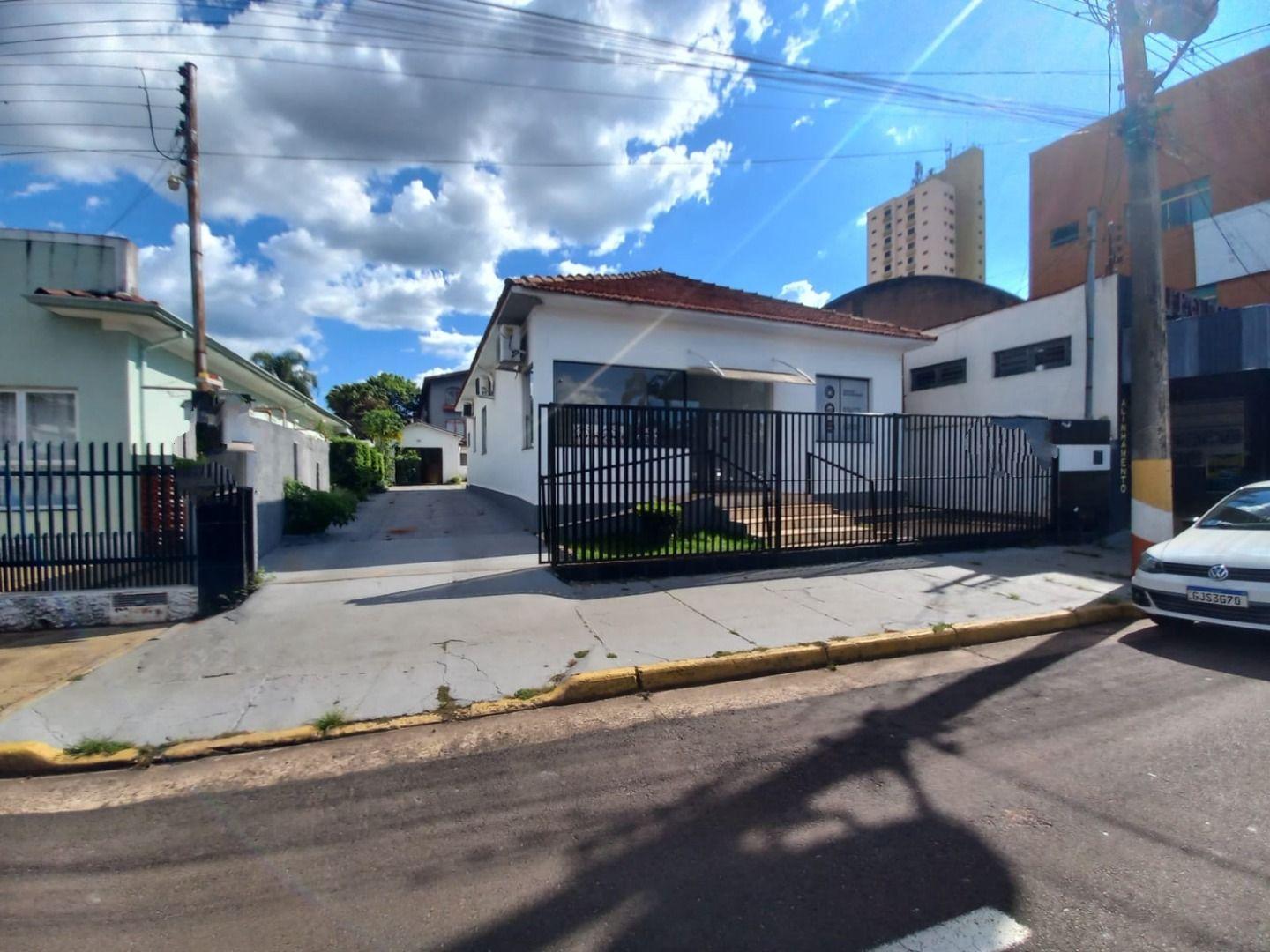 CASA COMERCIAL PARA LOCAÇÃO COM ÓTIMA LOCALIZAÇÃO, NO CENTRO