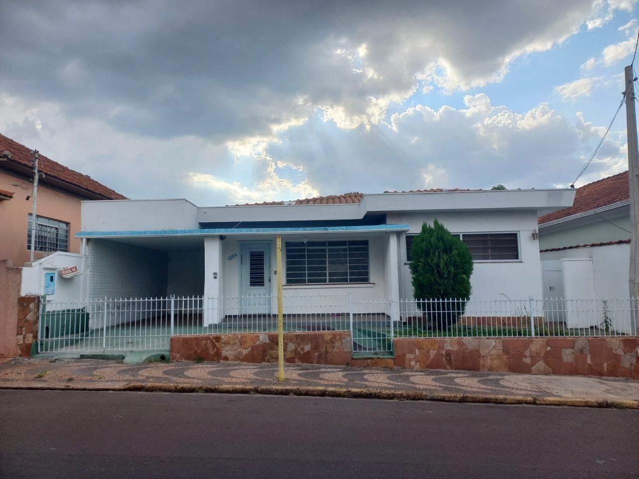 CASA Á VENDA, EM ÓTIMA LOCALIZAÇÃO, OPORTUNIDADE UNICA, IMÓVEL...