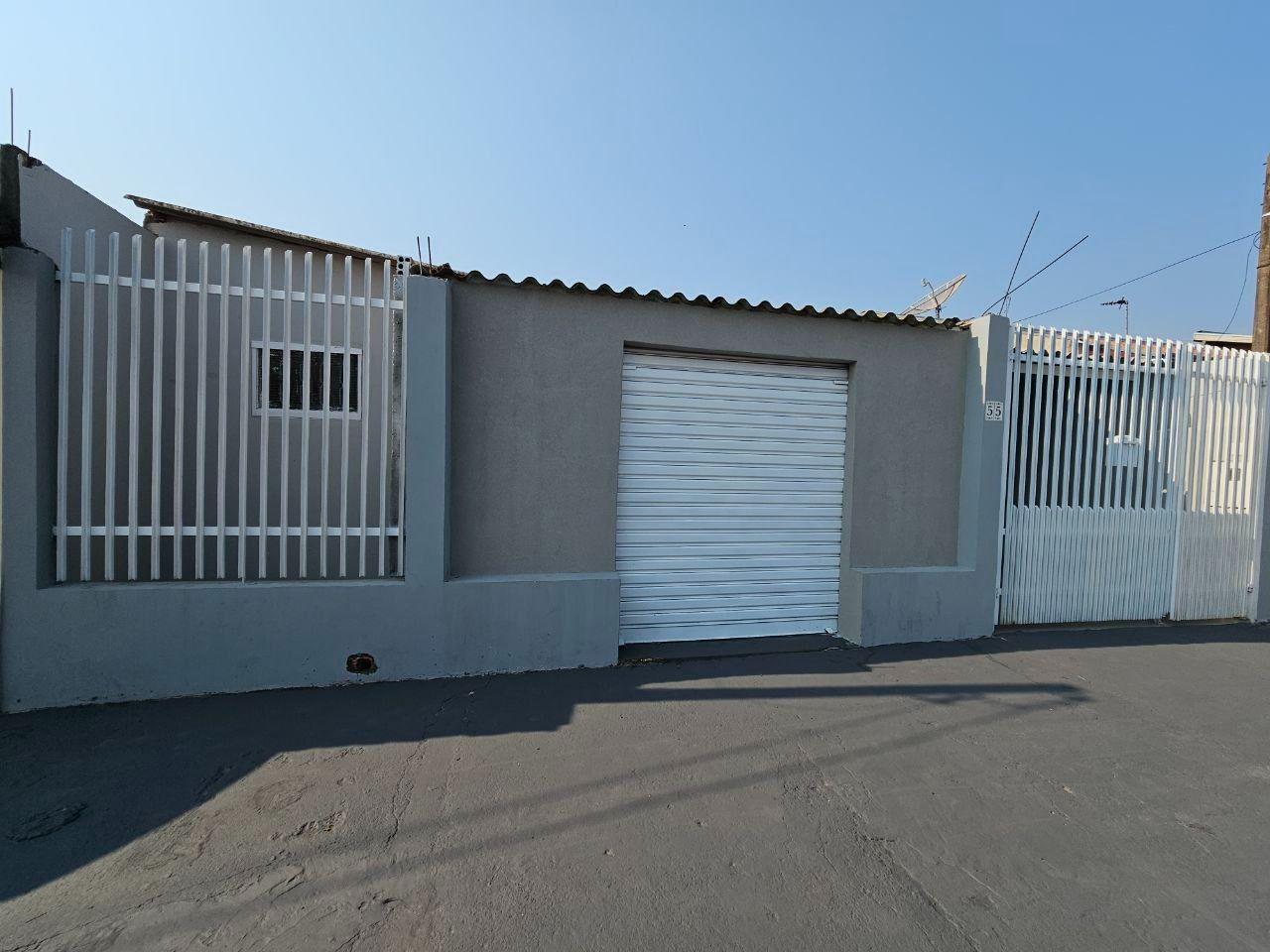 CASA  Á VENDA COM ÓTIMA LOCALIZAÇÃO COM PONTO COMERCIAL  NA FR...