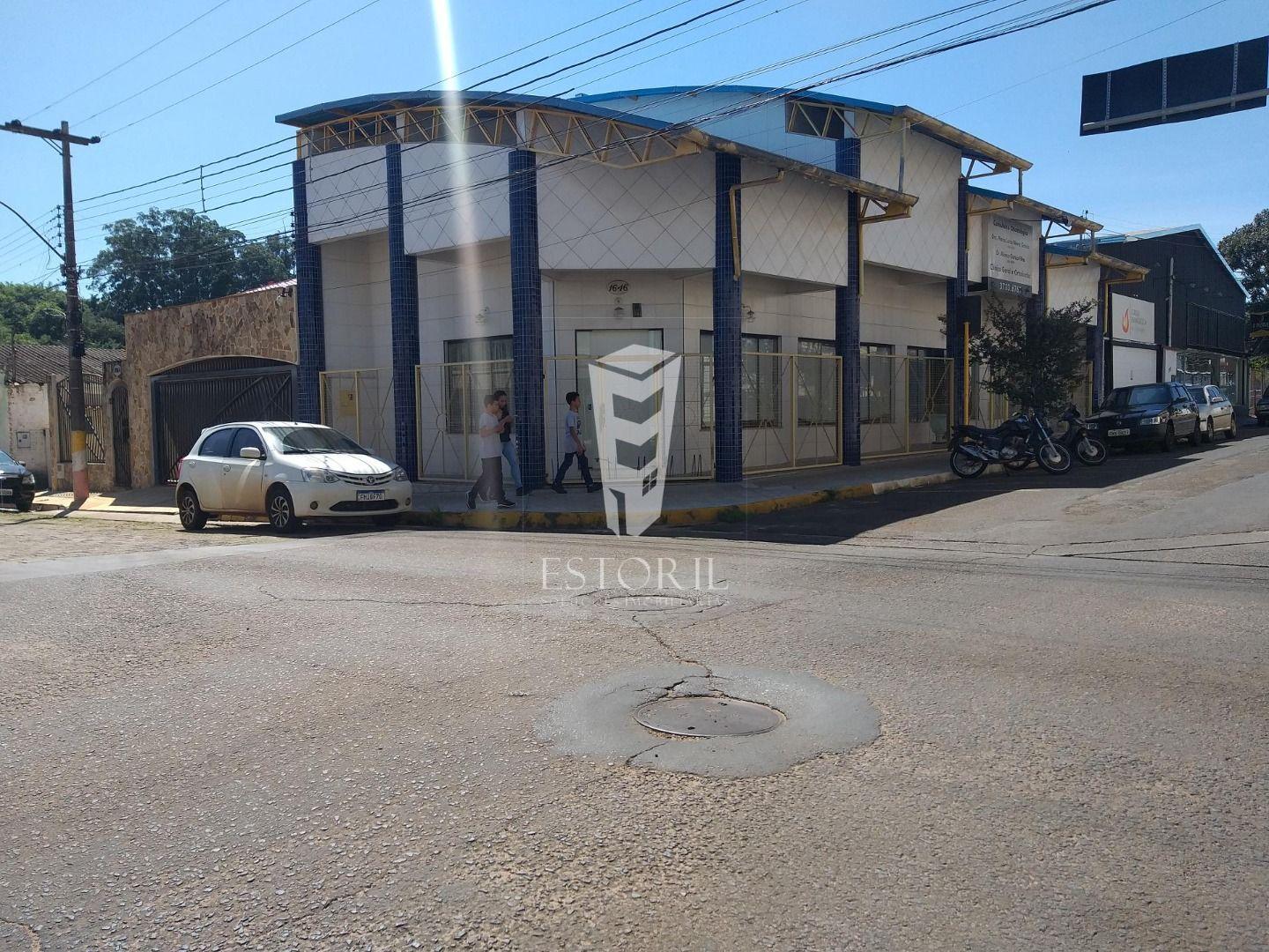 CASA Á VENDA, EM ÓTIMA LOCALIZAÇÃO