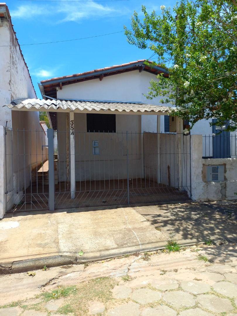 CASA Á VENDA, EM ÓTIMA LOCALIZAÇÃO.