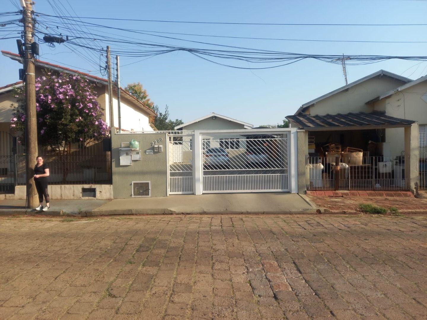 CASA Á VENDA, EM ÓTIMA LOCALIZAÇÃO.
