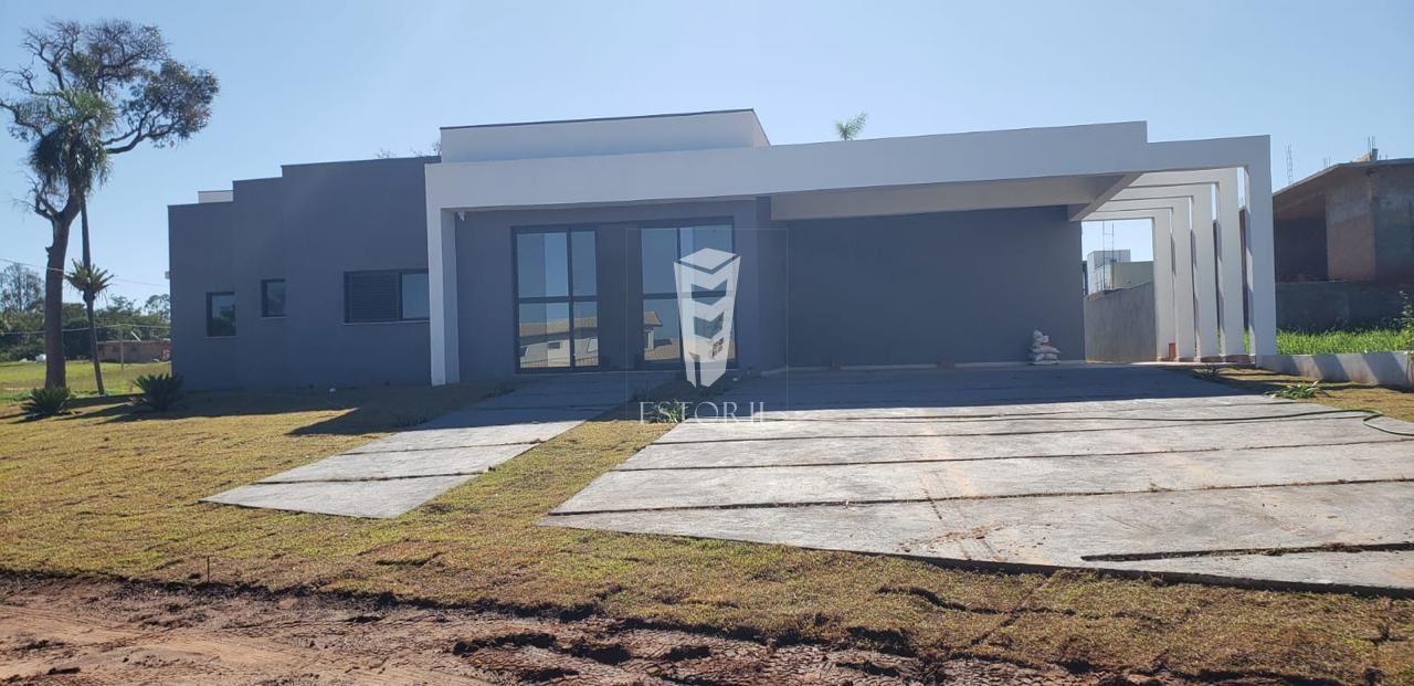 CASA Á VENDA, EM ÓTIMA LOCALIZAÇÃO