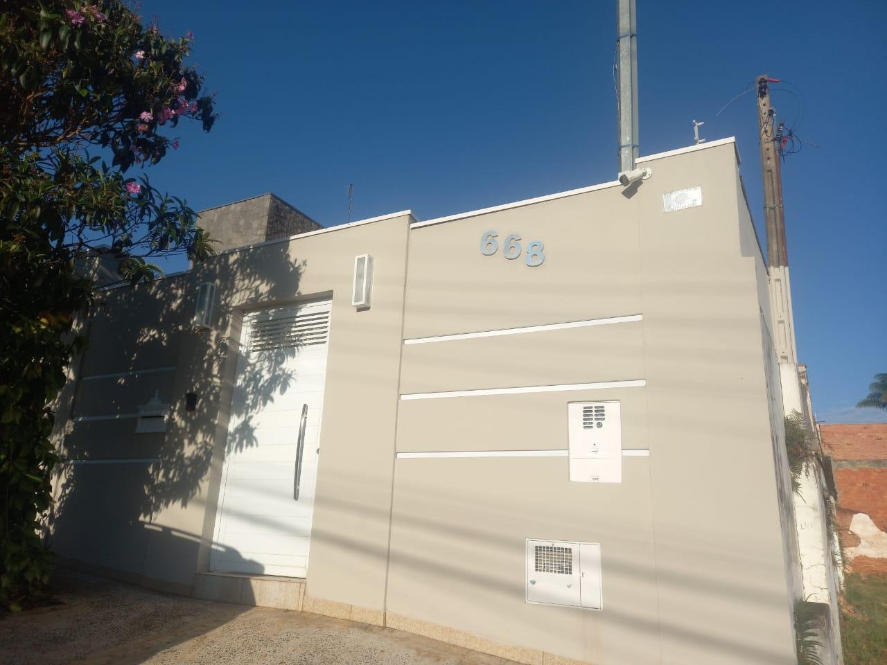 CASA Á VENDA, GRANDE OPORTUNIDADE, EM UM BAIRRO SEGURO E PRÓXI...