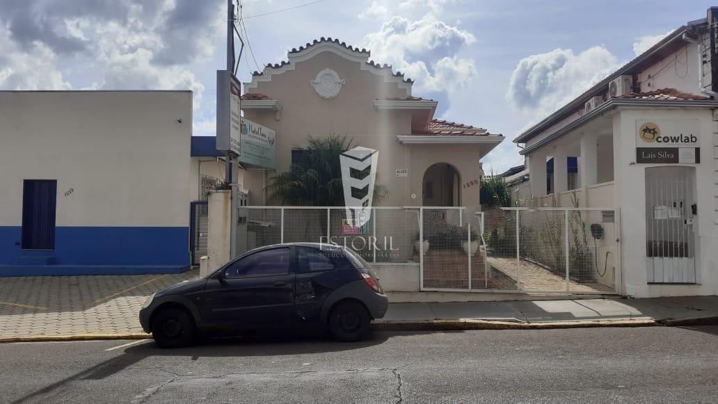 CASA Á VENDA, EM ÓTIMA LOCALIZAÇÃO