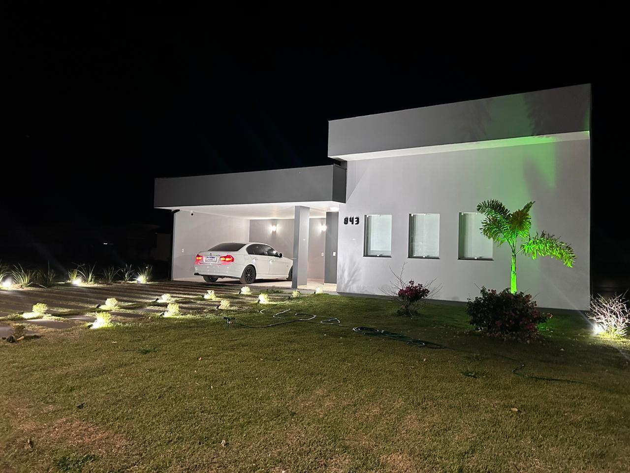 CASA Á VENDA EM ÓTIMA LOCALIZAÇÃO.