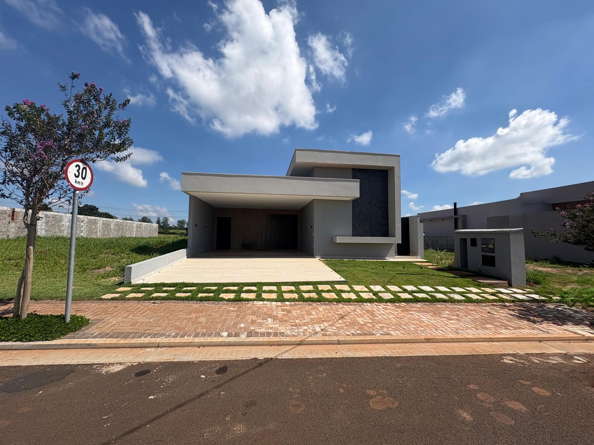 CASA A VENDA NO VILA SUI?A - AVARE - SP