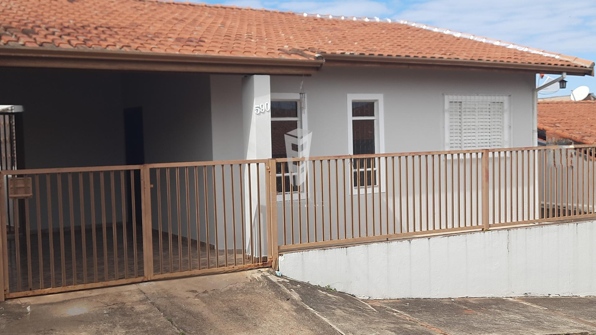 Casa com 2 dormitórios para locação, Centro, AVARE - SP