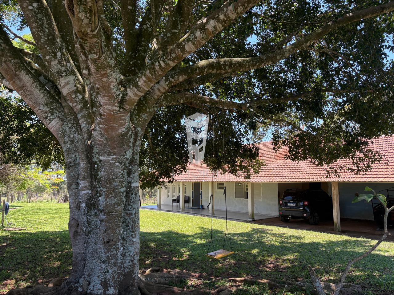 IMÓVEL Á VENDA, EM ÓTIMA LOCALIZAÇÃO.
