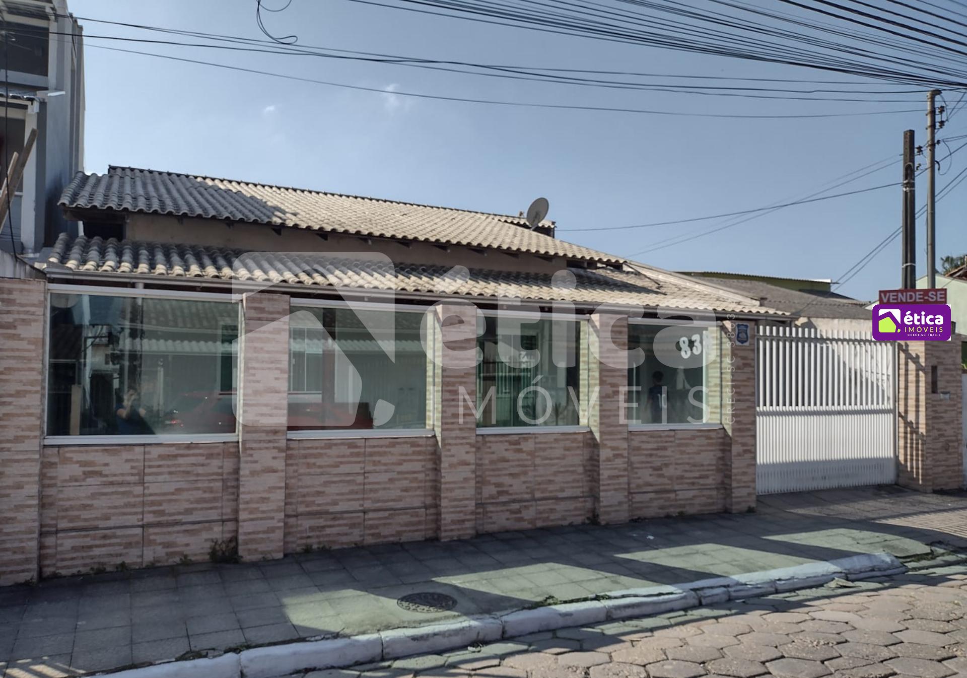 Excelente Casa de 3 Quartos sendo 1 suíte com Piscina no São J...