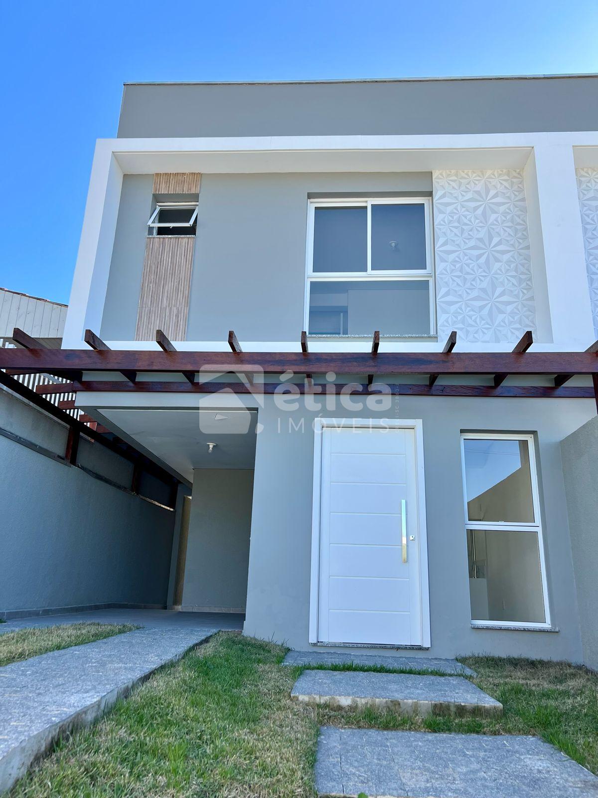 Geminado Novo à Venda no Bairro Espinheiros, com 03 dormitório...