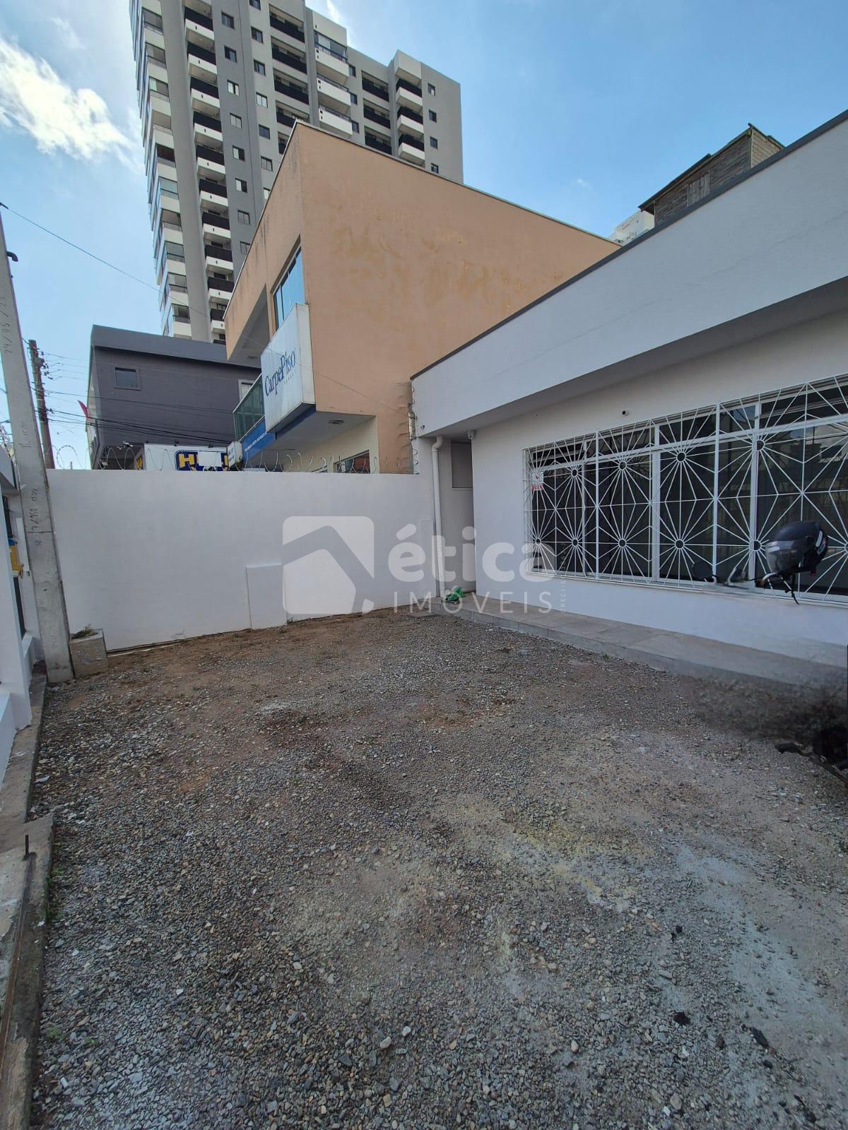 Casa Comercial no Centro de Itajaí. Espaço, Conforto e Localiz...