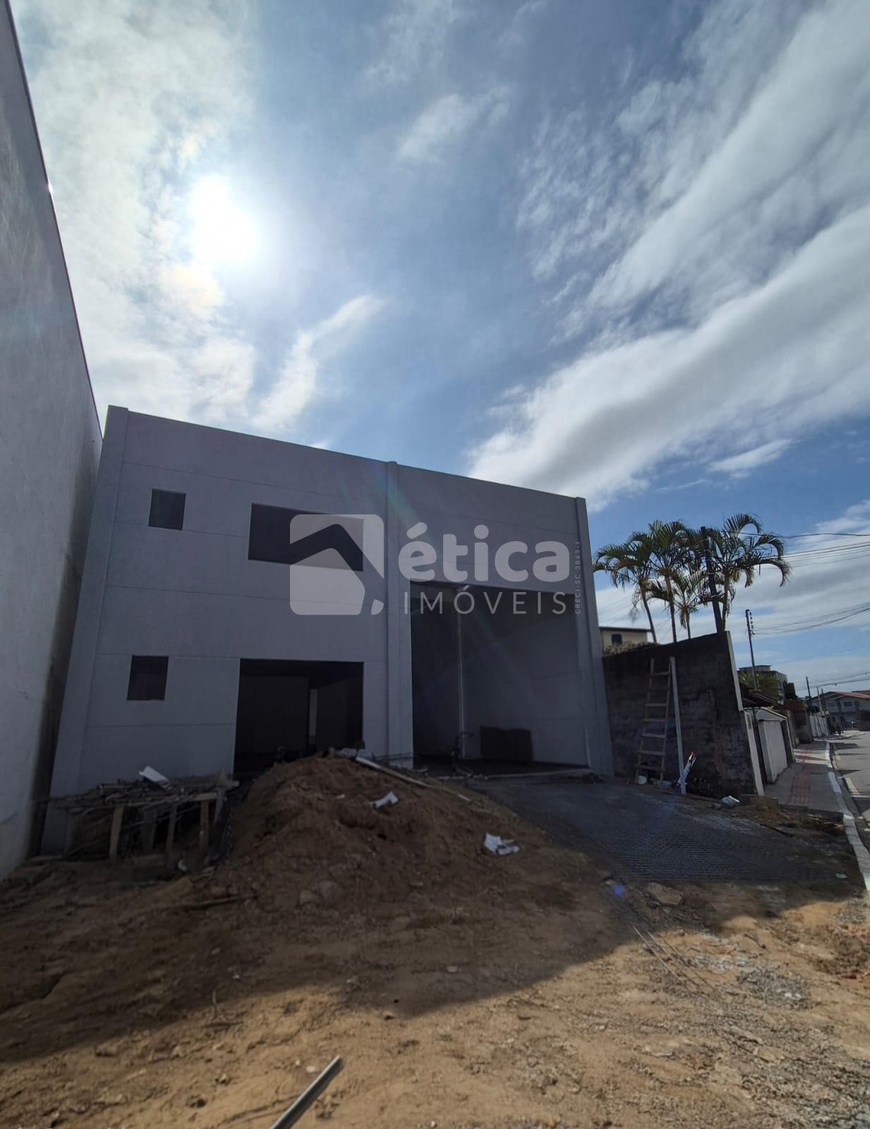 Locação  Galpão Novo 315m  em Itajaí. Acabamento de Alto Padrão