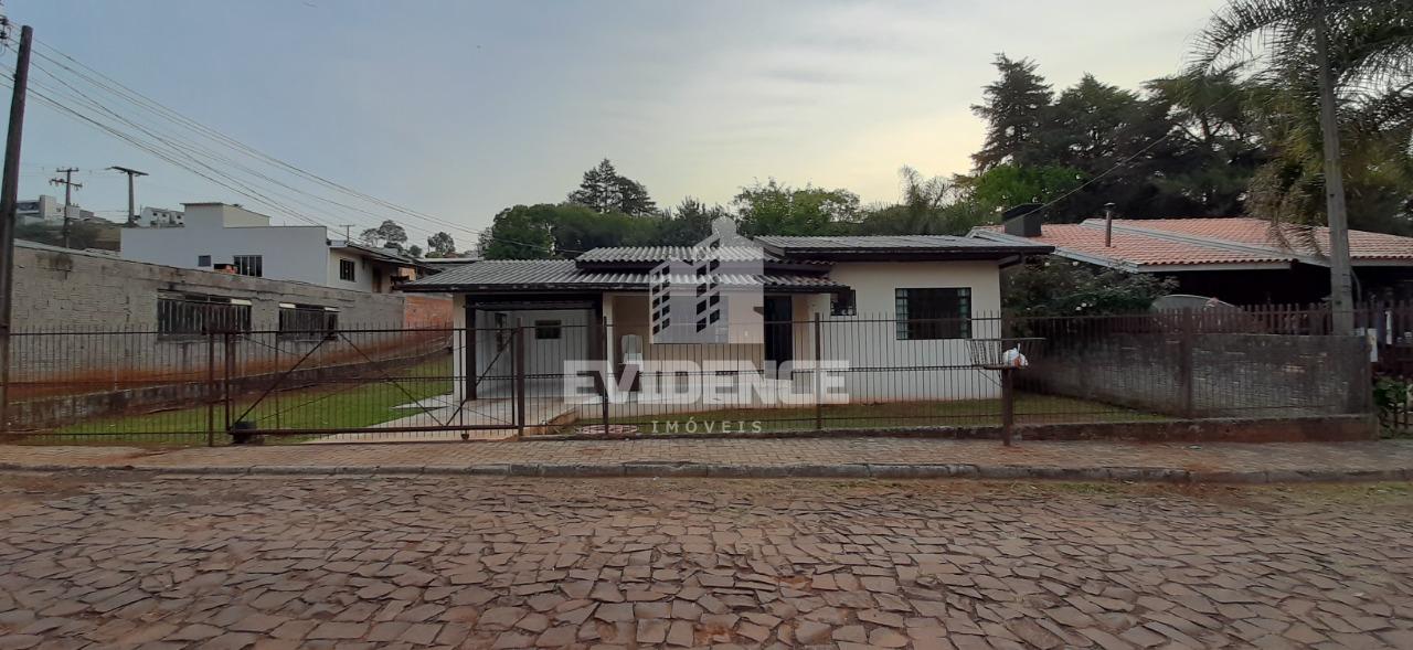 CASA À VENDA LOCALIZADA NO BAIRRO PINHEIRINHO