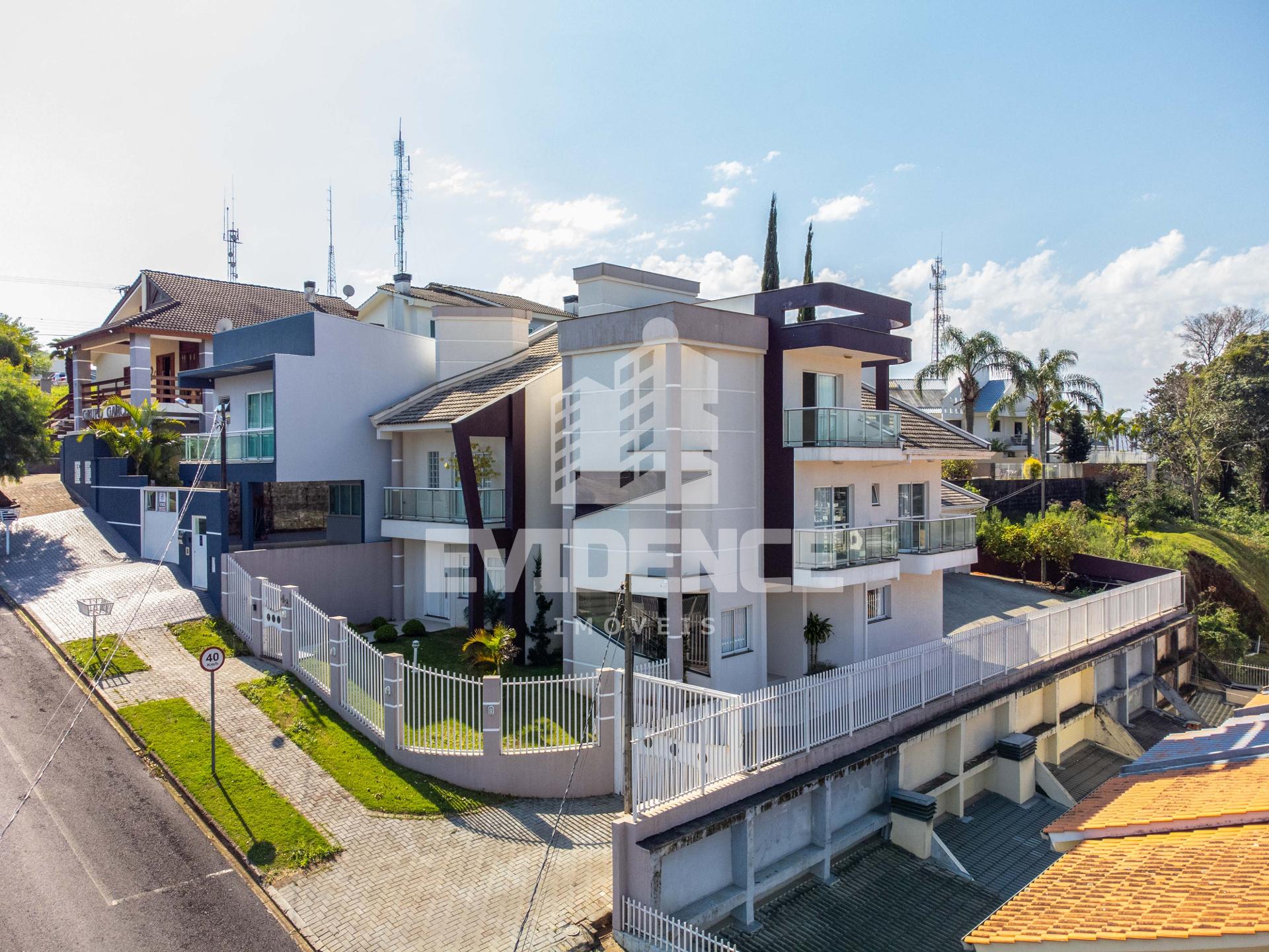 CASA DE ALTO PADRÃO À VENDA LOCALIZADA NO BAIRRO AMADORI