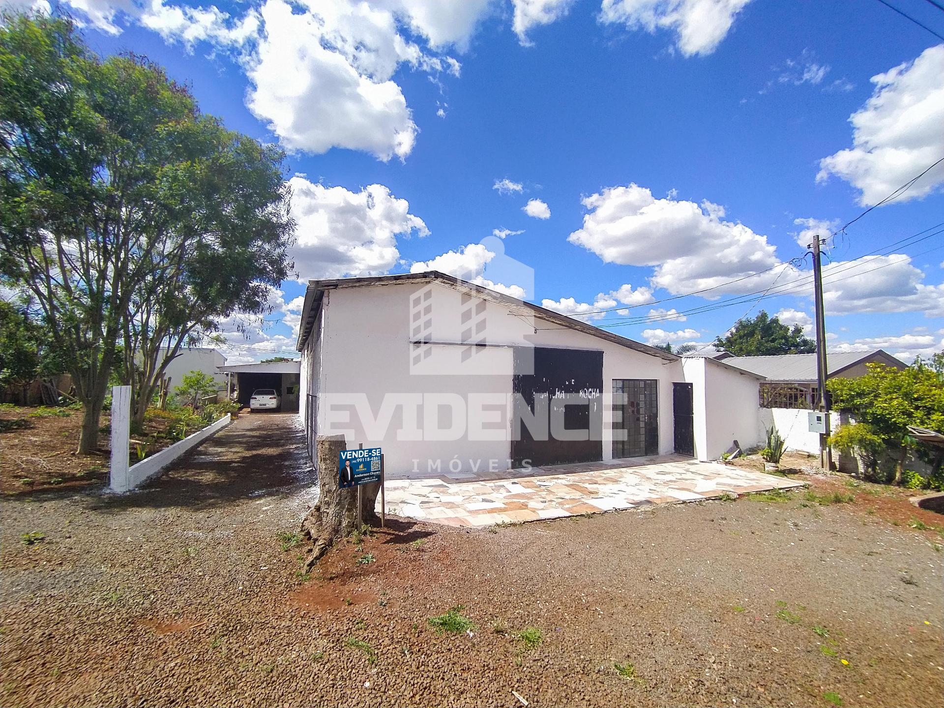 CASA COM BARRACÃO COMERCIAL À VENDA NO BAIRRO SÃO CRISTÓVÃO