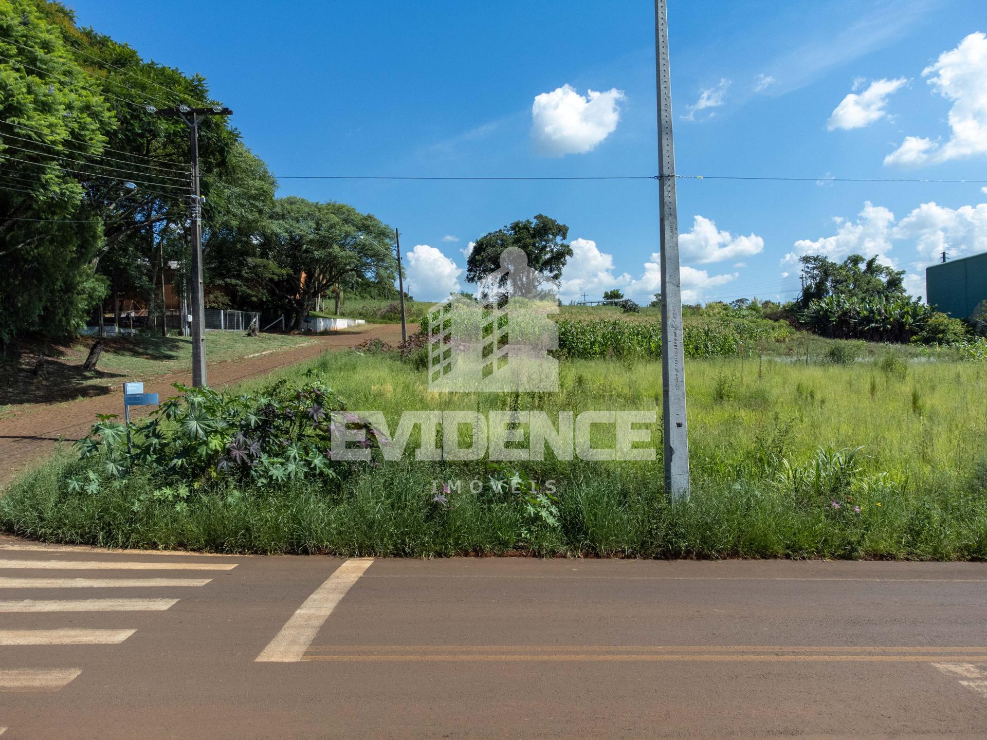 TERRENO DE ESQUINA À VENDA, LOCALIZADO NO BAIRRO CADORIN