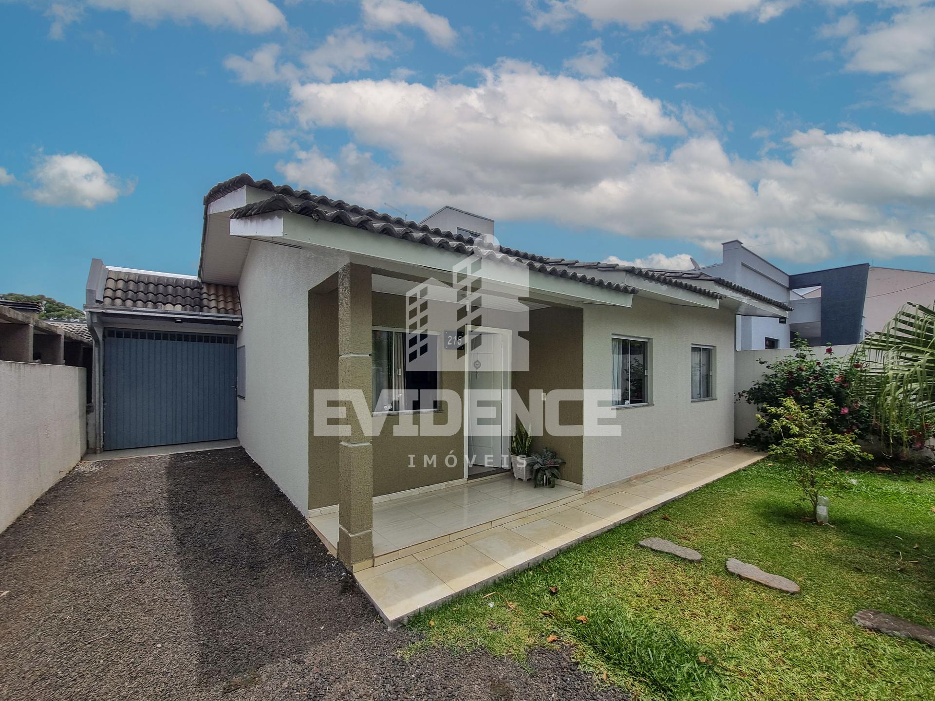 CASA COM PISCINA À VENDA, LOCALIZADA NO BAIRRO FRARON