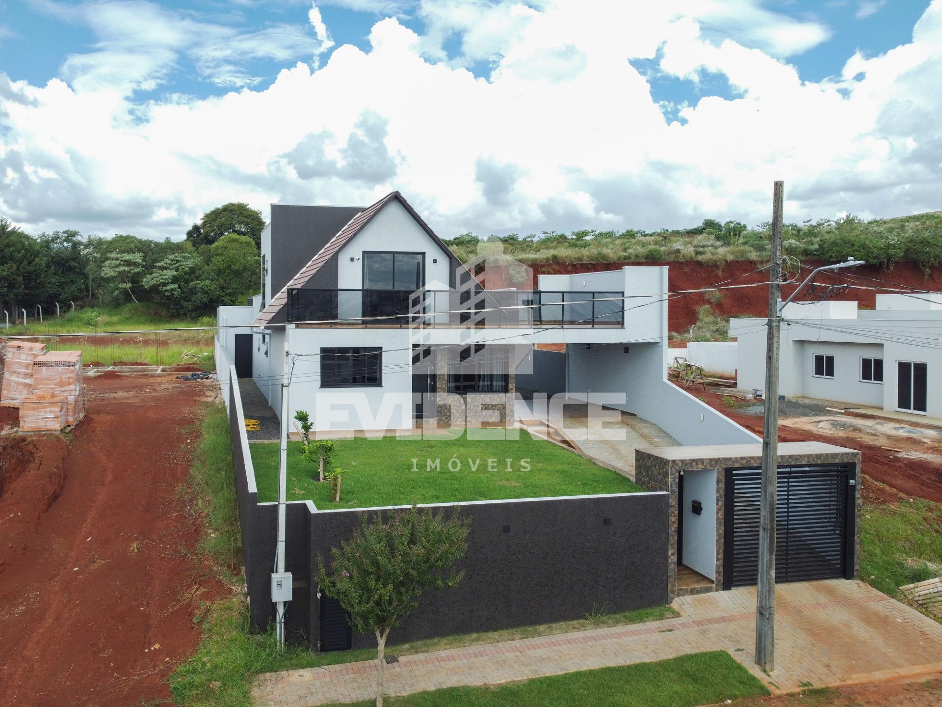 CASA COM TERRAÇO À VENDA, LOCALIZADA NO BAIRRO FRARON