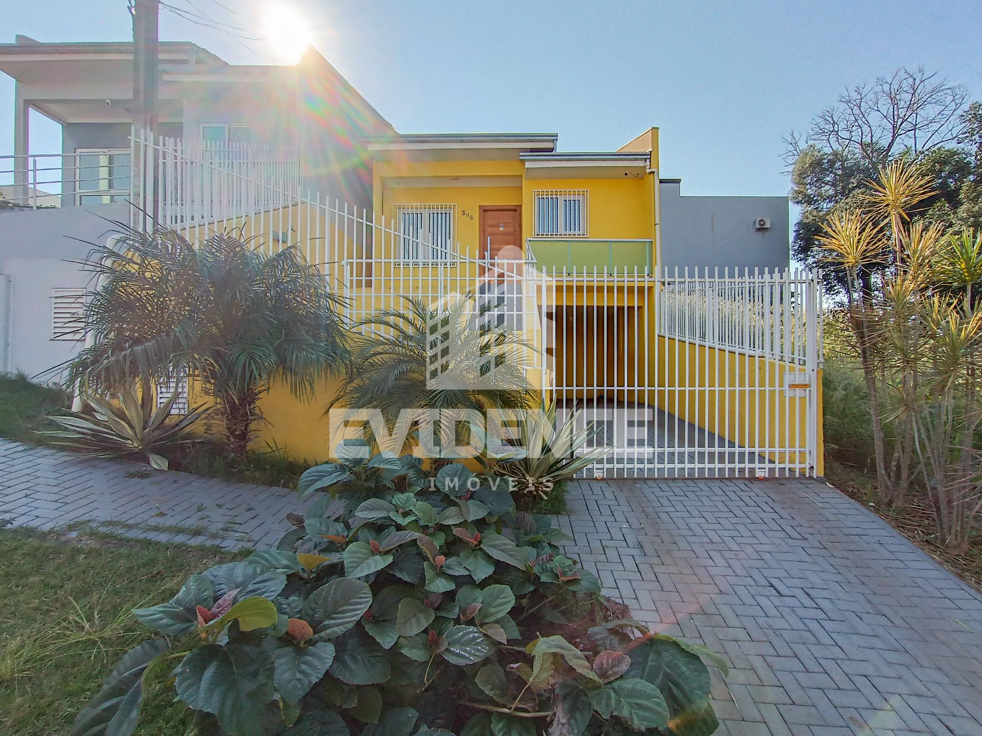 CASA À VENDA SEMI MOBILIADA LOCALIZADA NO BAIRRO FRARON