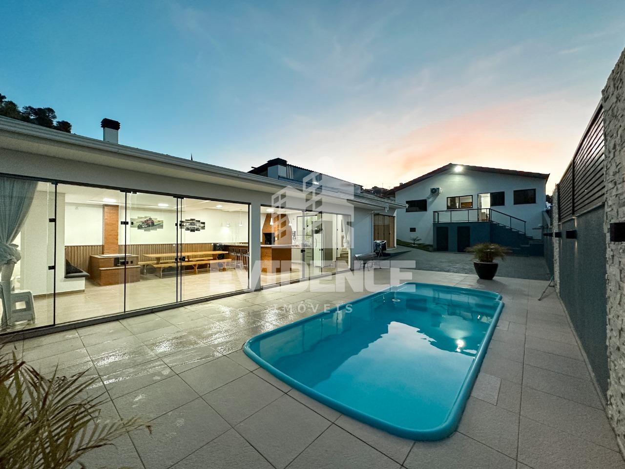 CASA COM PISCINA E SALÃO DE FESTAS À VENDA NO BAIRRO SÃO VICENTE