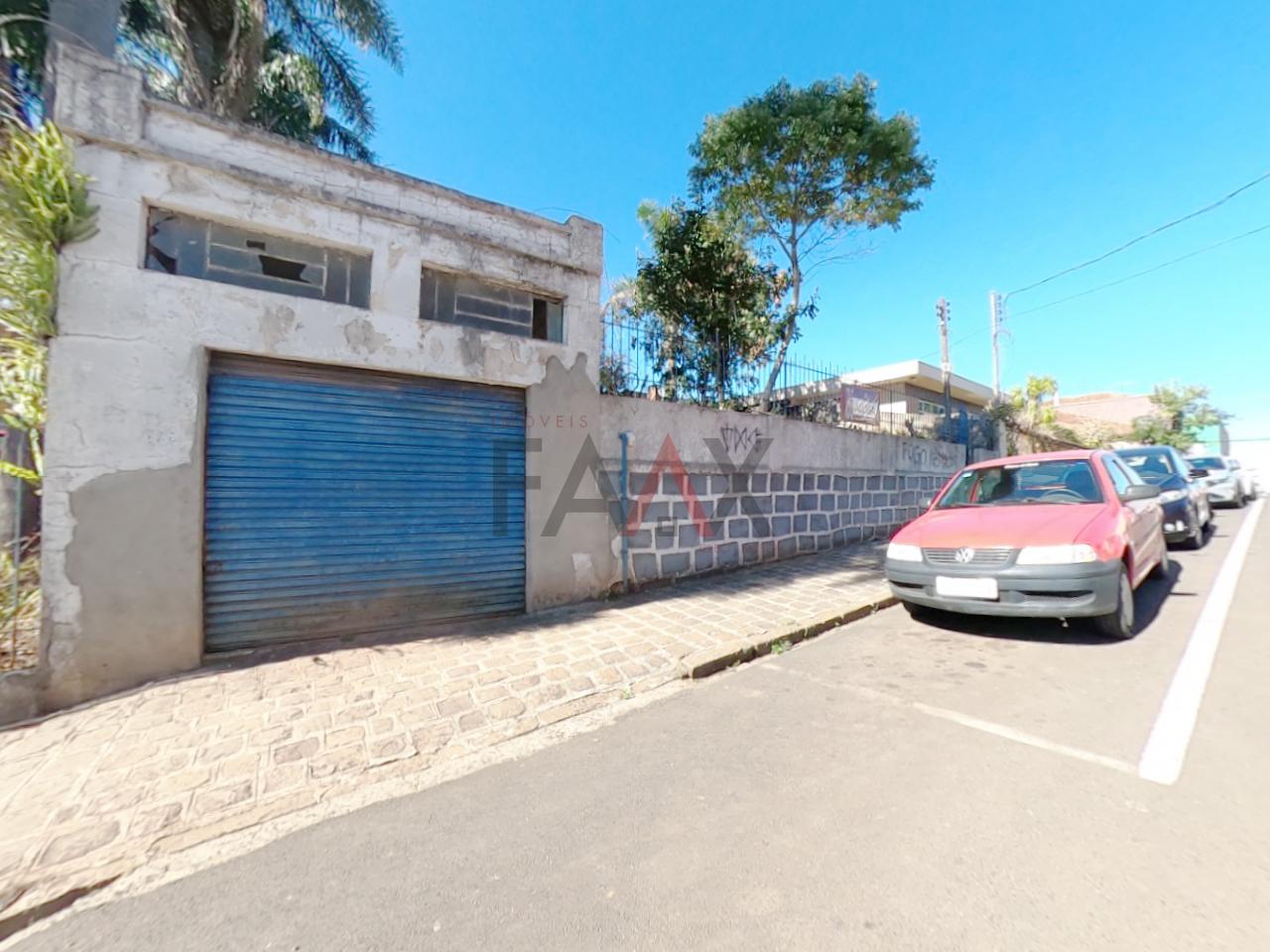 Sala Comercial no centro com amplo estacionamento próximo a Saldanha Marinho